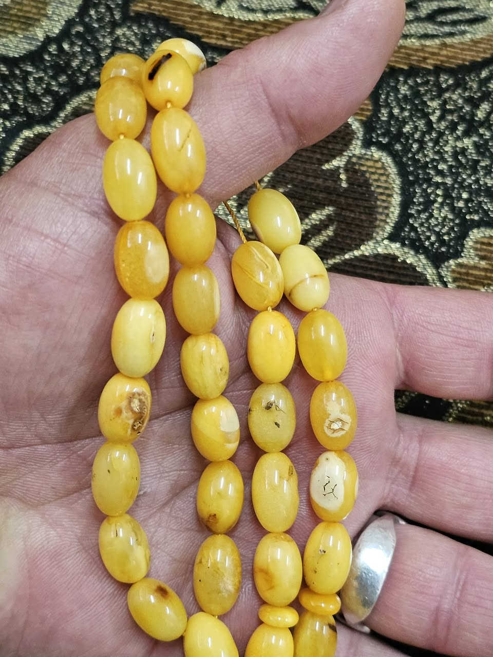 بيض الحمام او الكصه الزيتونيه 
مسبحه من كهرب بحر البلطيق الحر الطبيعي الشوائبي باجمل جراخه الزيتونيه او بيض الحمام والسبحه مغيره لون (رايحه للتغليف) بسبب التخزين شرط وضمان مدى الحياة بأصالة الخامة لاكبس ولاضغط ولا مسال ولامعالج ولاكهرب صيني 
وزن ٣٧ غرام  ٤٨ حبه ٩×١٤ ملم


**إذا كنت صاحب هذا الإعلان وتريد حذفه لأي سبب، رجاءا أرسل رسالة إلى الدعم الفني**