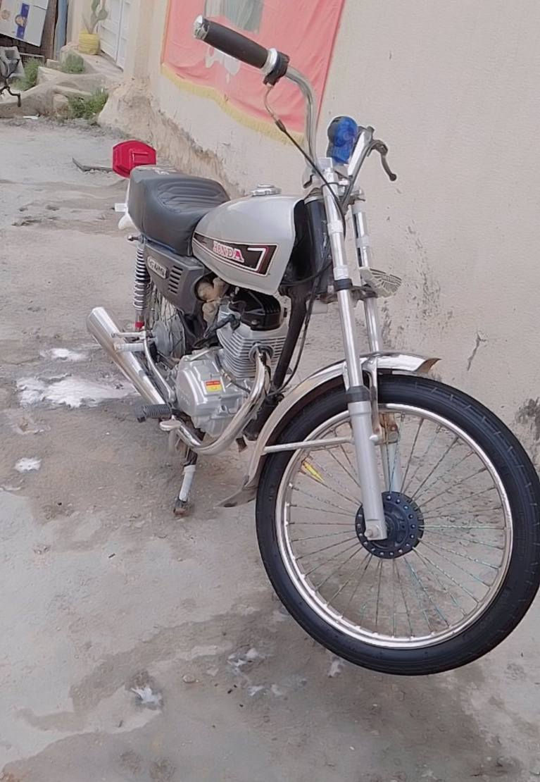 سلام عليكم دراجه للبيع شاصي 2016اوراق اصولي  تعميره 25 مكان شطره سعره خاص الستفسار عله هاذه الرقم *********** رجان المو شراي لايتعبني
