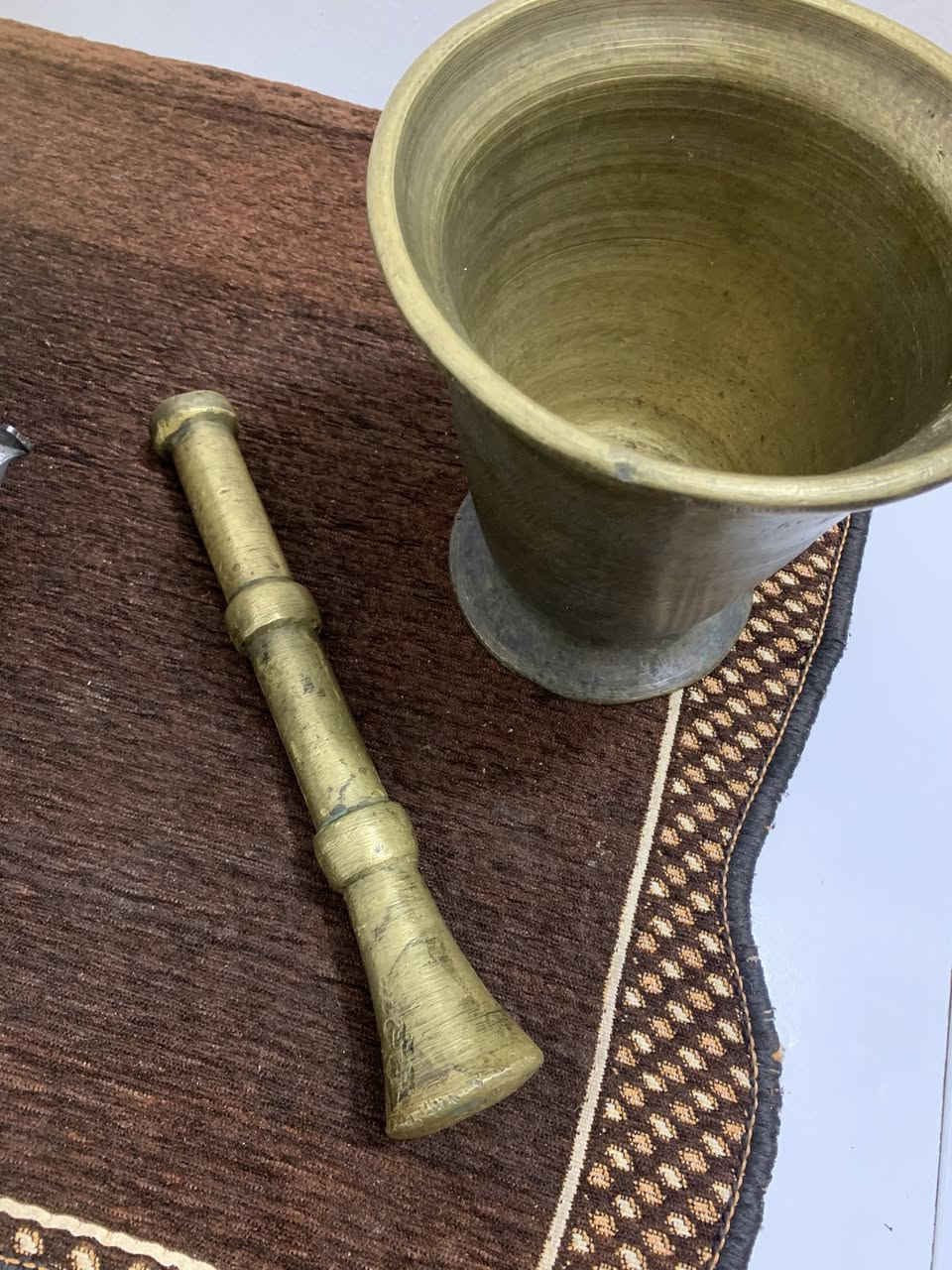 هاون اصلي قديم وزن ثقيل حجم كبير السعر 100 الف مكاني بغداد عامرية وعندي توصيل
***********
