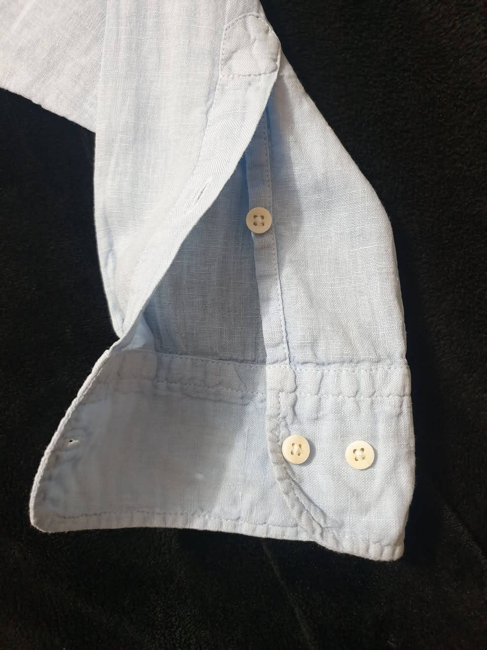 السلام عليكم جميعا...
قميص لنن (( Linen )) صافي 💯 %
اللون سمائي
الصناعة ألماني
بالة و نظافة 💯 %
قياس لارج 42
الطول 80 سم
عرض الصدر 57 سم
طول الردن 66 سم
السعر 16 الف شامل التوصيل


**إذا كنت صاحب هذا الإعلان وتريد حذفه لأي سبب، رجاءا أرسل رسالة إلى الدعم الفني**