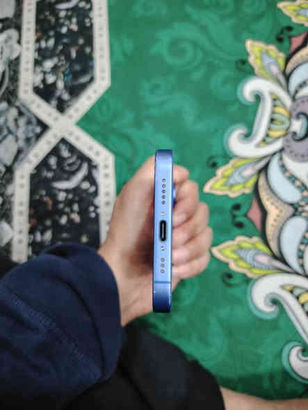 السلام عليكم
للبيع فقط ايفون 16 عادي ذاكرة 128 بطارية 96
الجهاز مامفتوح
وكع مني طفت الكاميرا والفلاش
وبي ضرر كلشي موضح بالصور
السعر 600
بغداد الجديدة 
***********
