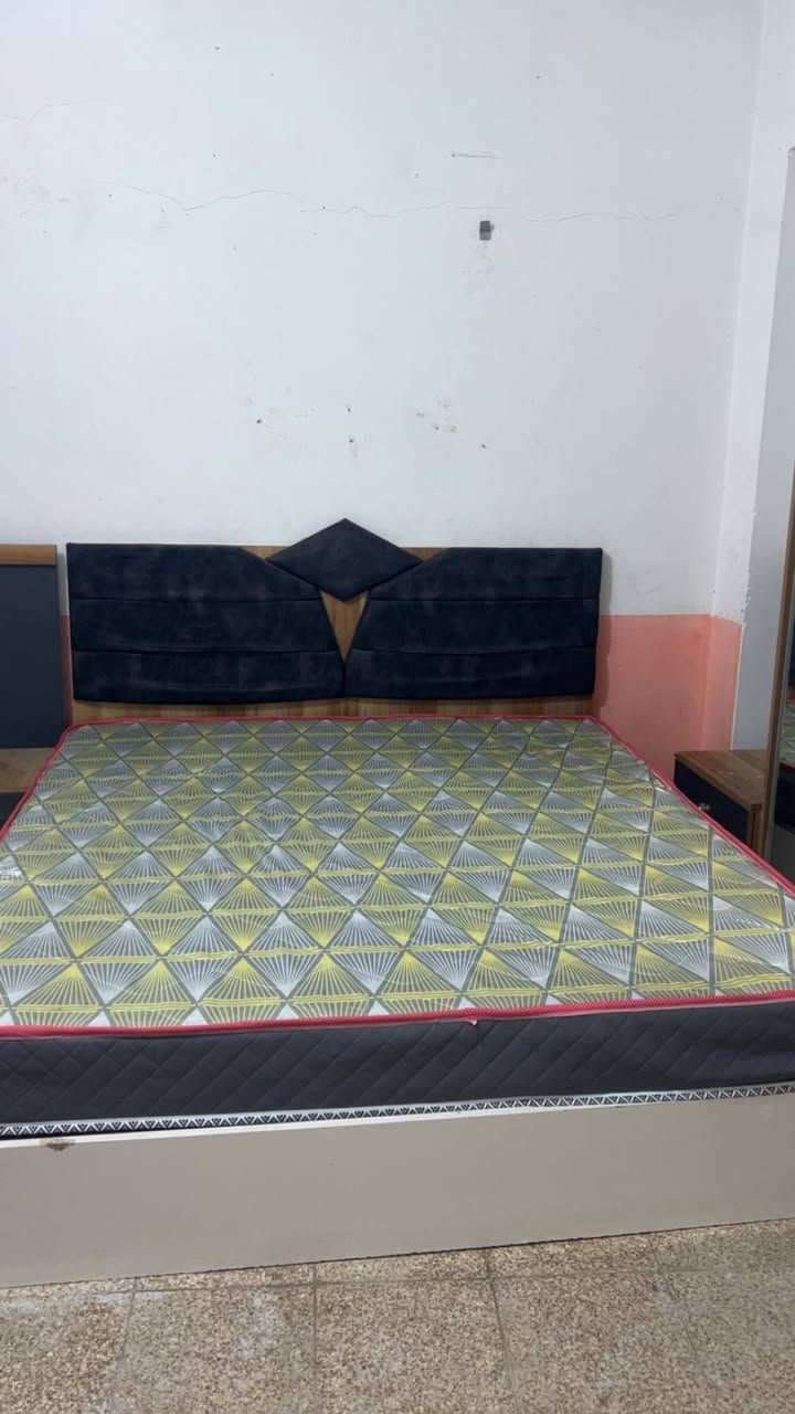 السلام عليكم غرفه نوم تركيه ٥ قطع للبيع بس يرادلهه تنضيف متروكه بسبب لتراب ب٢٠٠ ونركيله بابليه ب٢٥ مستعجلين ع بيعتهم لعنوان لدوره لمهديه ثانيه #للاتصال***********
