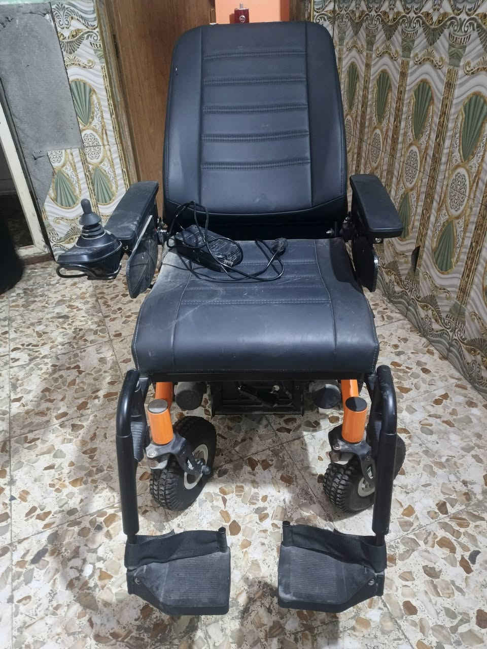 عربانه لل بيع جديده بدون تياستخدام 
مكانه النجف الاشرف 
لل تواصل عله هاذا الرقم 
***********
السعر 300الف وبيها مجال
