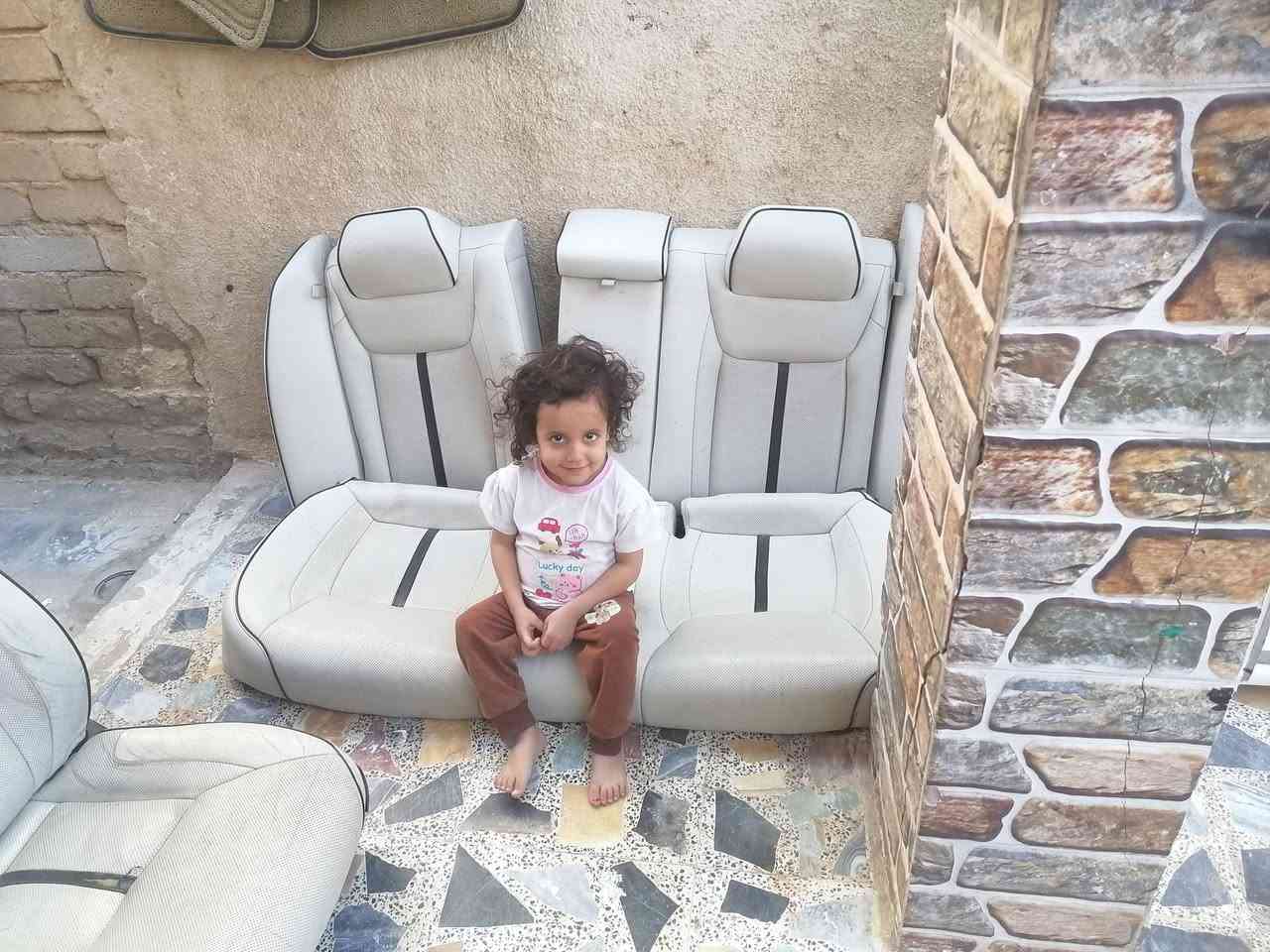 سلام عليكم كشنات للبيع وابامه بيض السعر ٣٠٠ الف وبيه مجال تتفه تبريد مكان ذي قار الشطره ***********
