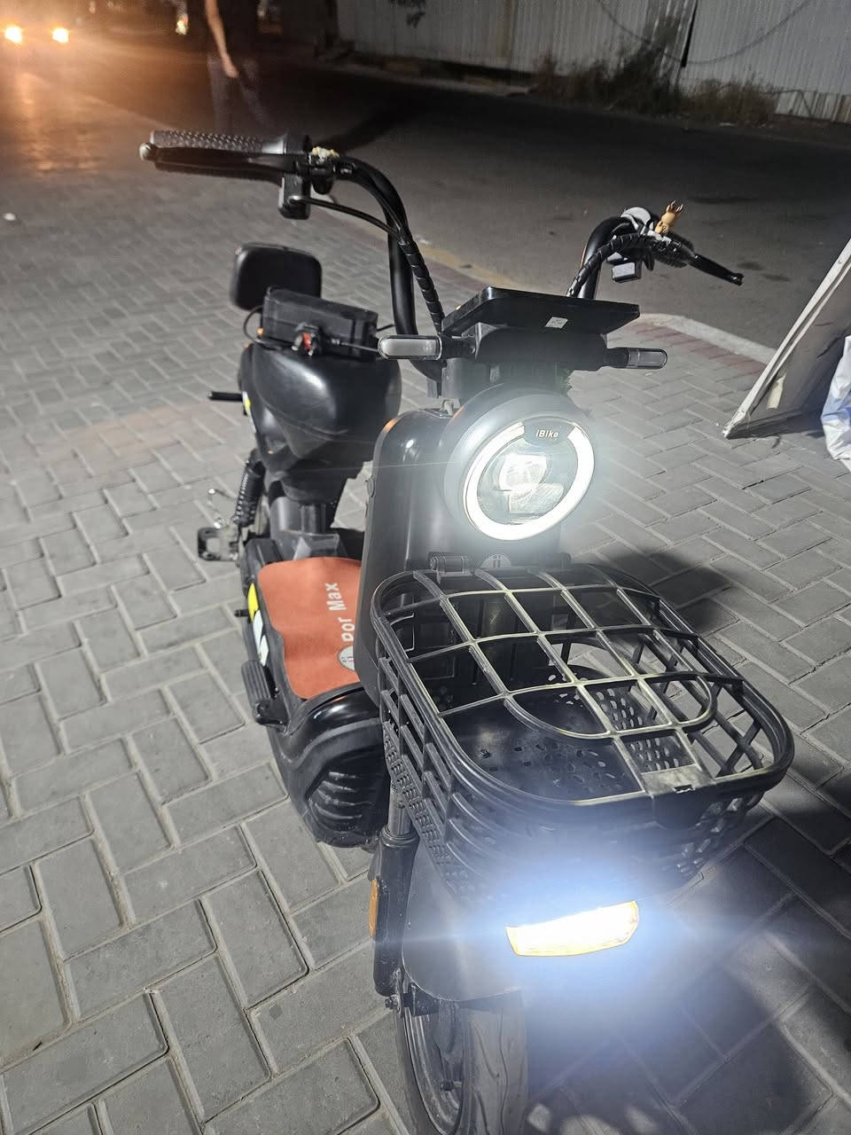 السلام عليكم
درجة شحن مستخدمه قليل للبيع بسعر مناسب ٢٥٠ الف 
المكان بغداد حي القاهرة ***********
