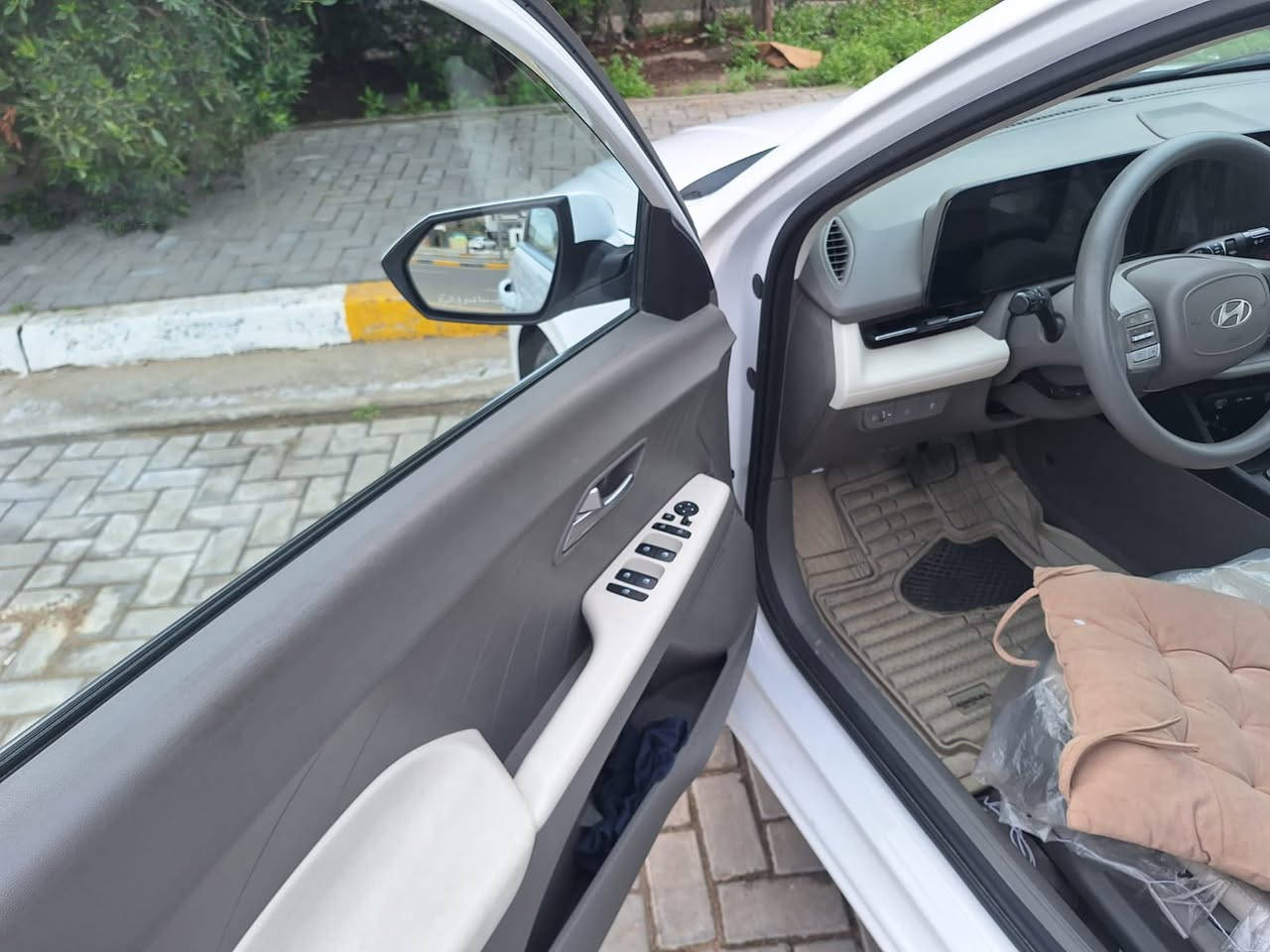 هونداي اكسنت موديل ٢٠٢٤ اللون أبيض ماشية ١٦٠٠٠ الف كيلو قابلة للزيادة ضمان الأولى فتحة سقف الداخل أبيض تحكم استيرن مثبت سرعة دبل اير باك شاشة كاميرا خلفية اندرويد تبريد قطعتين مكفولة من الحادث والصبغ عدا رصعة بسيطة باب العبري الخلفي وشخوط بسيطة بالدعامية الامامية السعر ١٥٢٠٠ ألف دولار بيه مجال بكانه بغداد سيارة جديدة ***********
