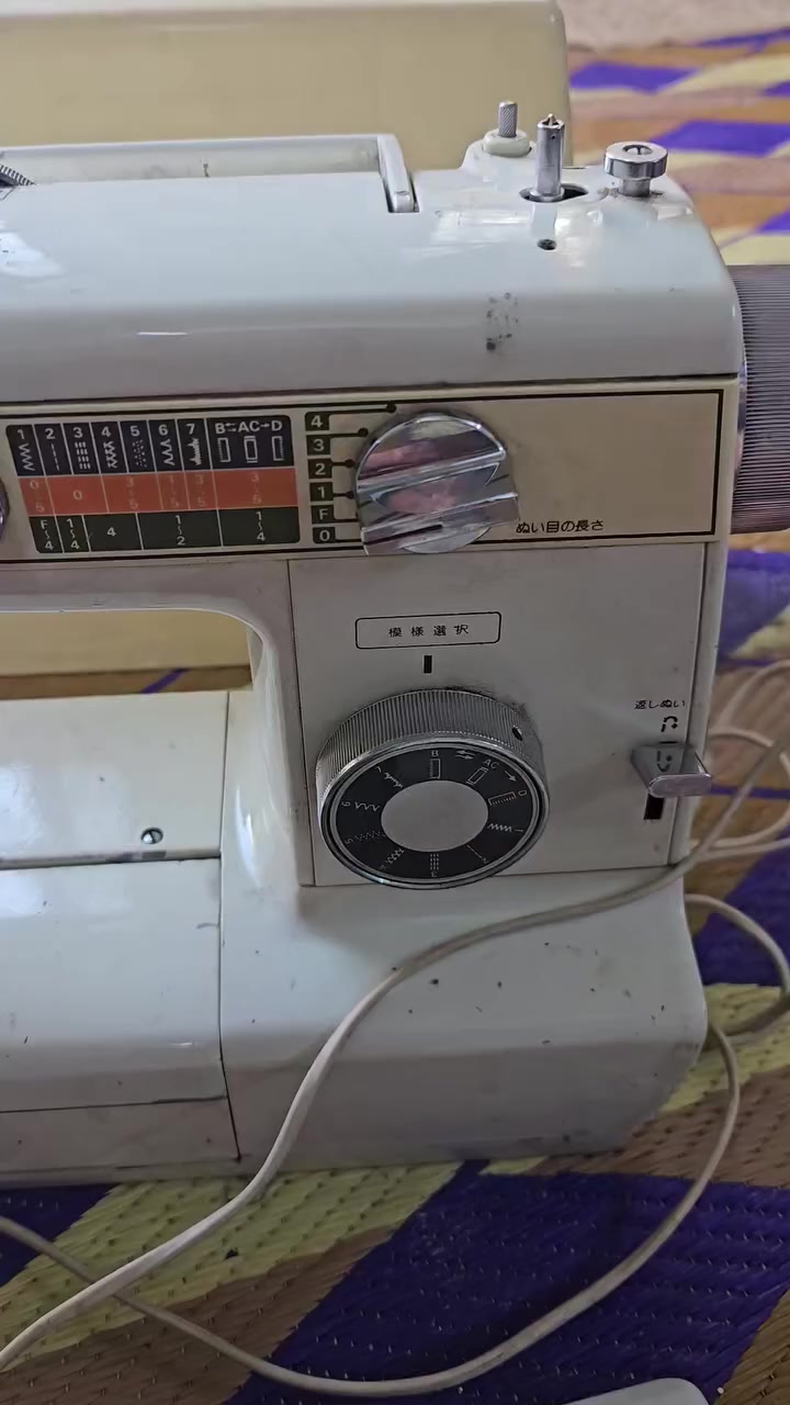 السلام عليكم شباب عندي مكينه خياطه صناعه ياباني جديده ونضيفه ما مستعمله كامله مكمله مع جنطه للمكينه السعر 150 قفل مكاني بغداد مدينه الصدر للستفسار او رقم الهاتف *********** وتدللون
