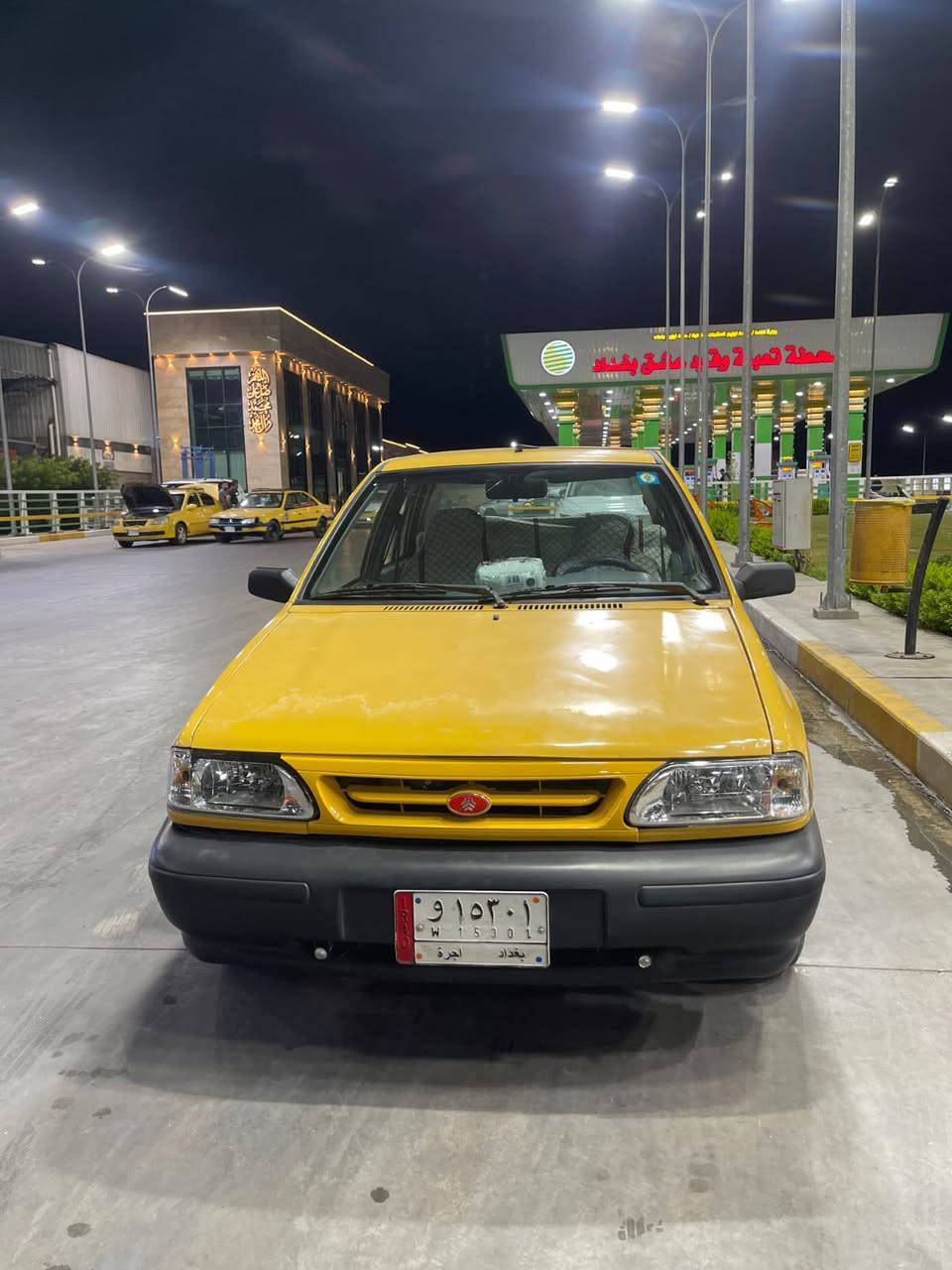 سايبا ٢٠١٥ 
السيارة موجود راعيها بس ماكو تحويل يومية مطلعلي سالفة تعبني لا يطلب عليها فلوس ولا أي شي بس يكول موحدة ضايعة ويريد يطلع وحدة جديدة
رقمي ***********
ابيعها وأنت و راعيها شوكت ما يحولك ما لي دخل 
المهم السيارة رايدها ٢٣ ورقة 
مكاني شعب 
مكان راعي السيارة البلديات
السيارة شغالة ونظيفة بيها طخة بالجاملغ الامامي والباب شي بسيط 
كل شيء واضح بالصور 
الشراي يخابر و بالخدمة 
السعر ٢٣ بيها مجال 
***********
