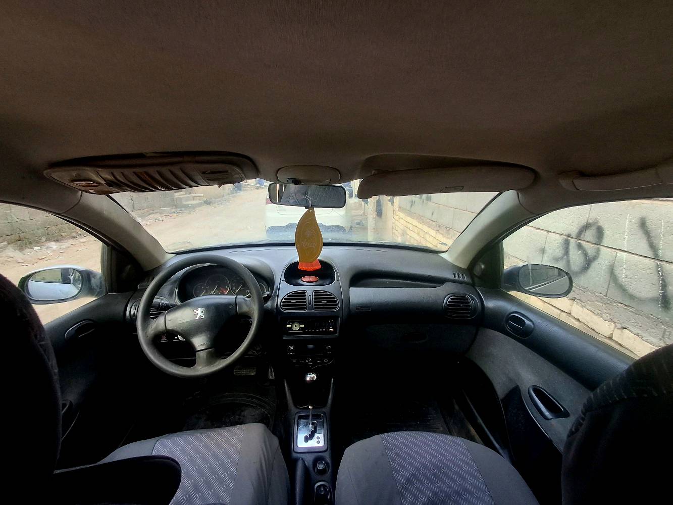 بيجو فرنسي ٢٠٠٩ هاشباك جاهزة  محرك بلاد ١٦٠٠ رقم بصرة تحويل ثاني يوم سنويه مامنتهيه 
كله شغالة حداده بلاد تخبل سعر٣٩ بيه مجال 
مكاني بصرة ***********