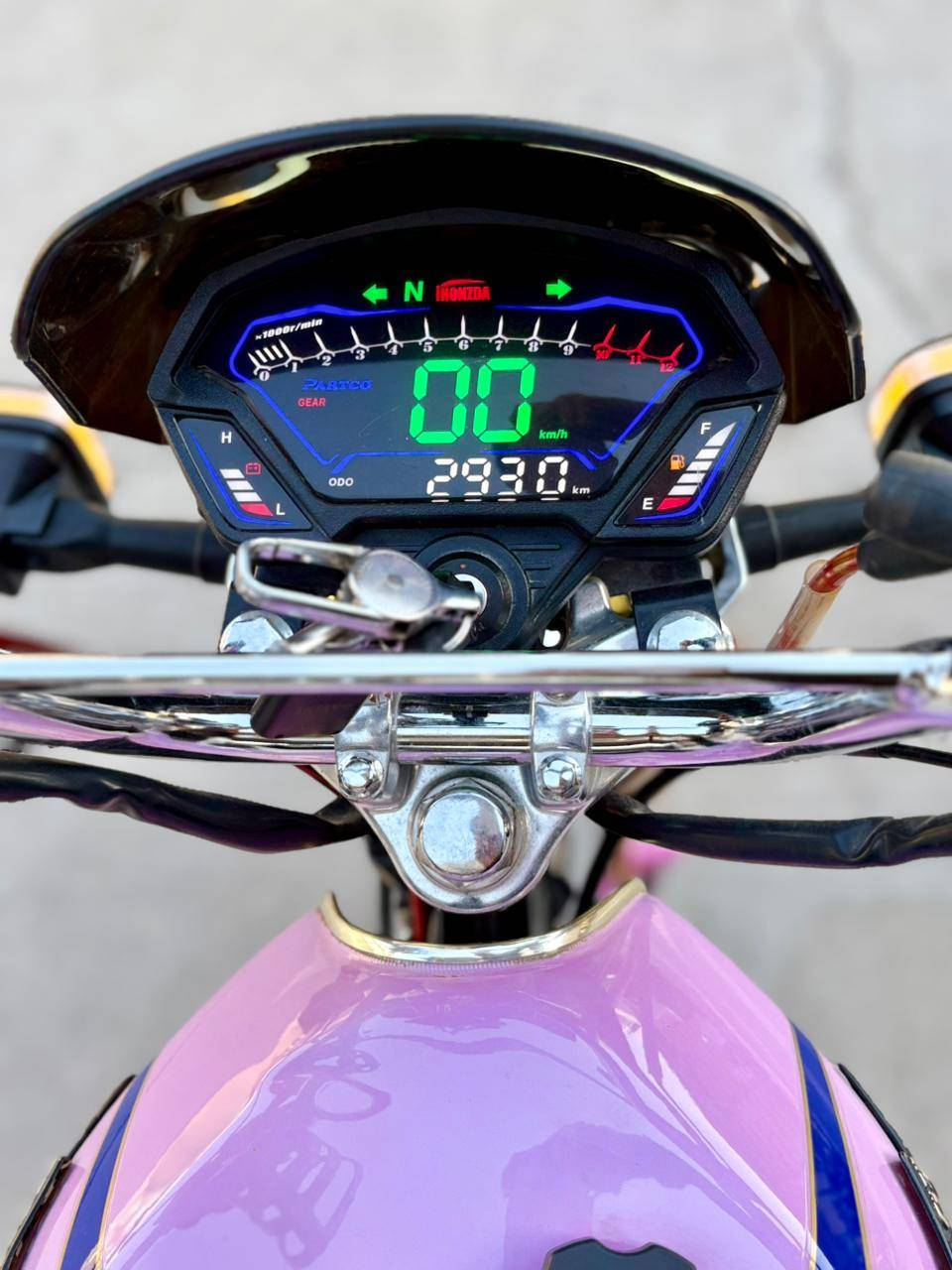 سلام عليكم دراجه سيفان للبيع موديل 2025 اوراق كامله دراجه نضيفه وبالحقيقه بعد احلى غير متواجد ع الفيس ***********
