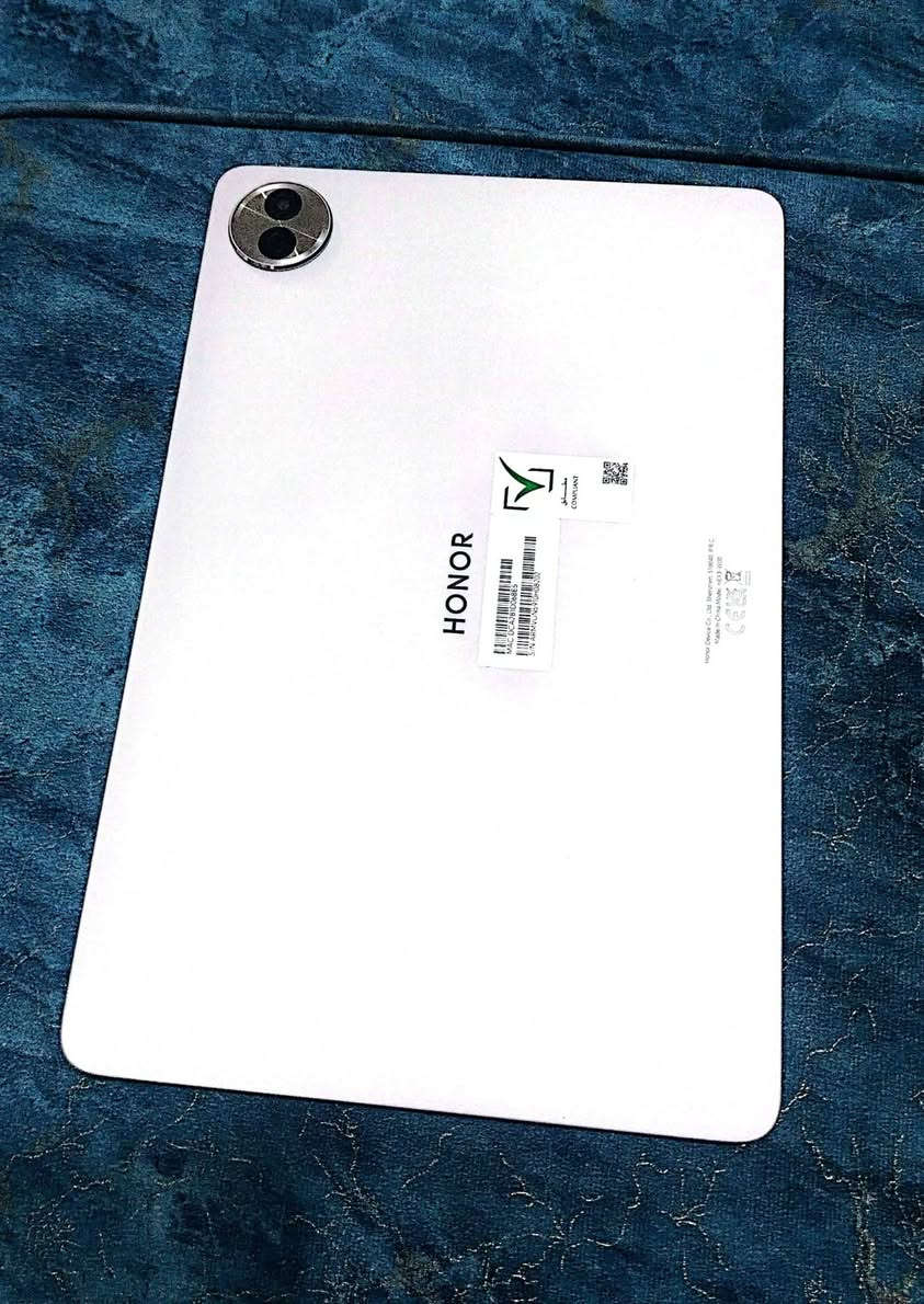 هونر باد 10 للبيع.. 🚨
هونر باد 10 
الذاكرة 256 GB عشوائية 8
المعالج سناب دراكون 7 الجيل 3
البطارية 10.100 🔋
قياس الشاشة 12.1 بوصة
معدل تحديث الشاشة 120 Hz
جداً نضيف مستخدم سبوع فقط نظافه ١٠٠/١٠٠
كارتون + كفر + كيبورد +موجودات
العنون : ديوانيه
السعر :300 الف قفل 
تواصل واتس اب ***********
