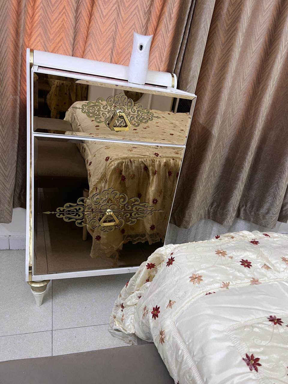 السلام عليكم  للبيع

غرفة تركية  متكونة  من جرباية  وكنتور   وملحق كنتور  وكميدي عدد ٢  وكوميدي كبير  وميز تواليت ومراية طولية 

سعر غرفة النوم 850 الف بغداد, العراق


**إذا كنت صاحب هذا الإعلان وتريد حذفه لأي سبب، رجاءا أرسل رسالة إلى الدعم الفني**