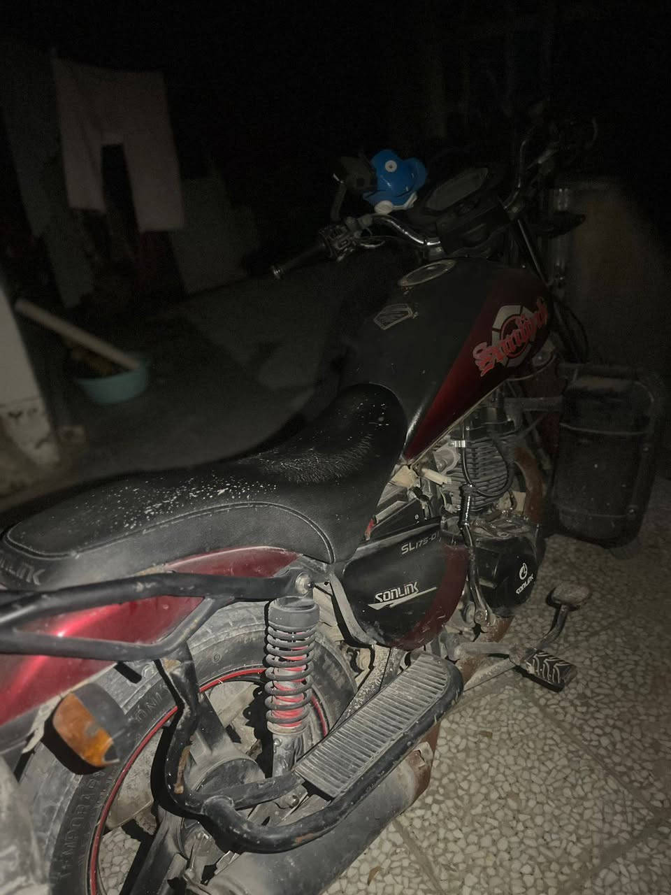 دراجه سوتك موديل 23
حرك نضيف الدراجه  نضيفه 
سلف شغلله 
لايت شغال.
الدراجه اوراقه بسمي 
بس اوراقه ضايعه 
اكفلك من سرقه 
سعر ٤٥٠ وبيه مجال قليل 
مكاني نجف حي العسكر 
***********
