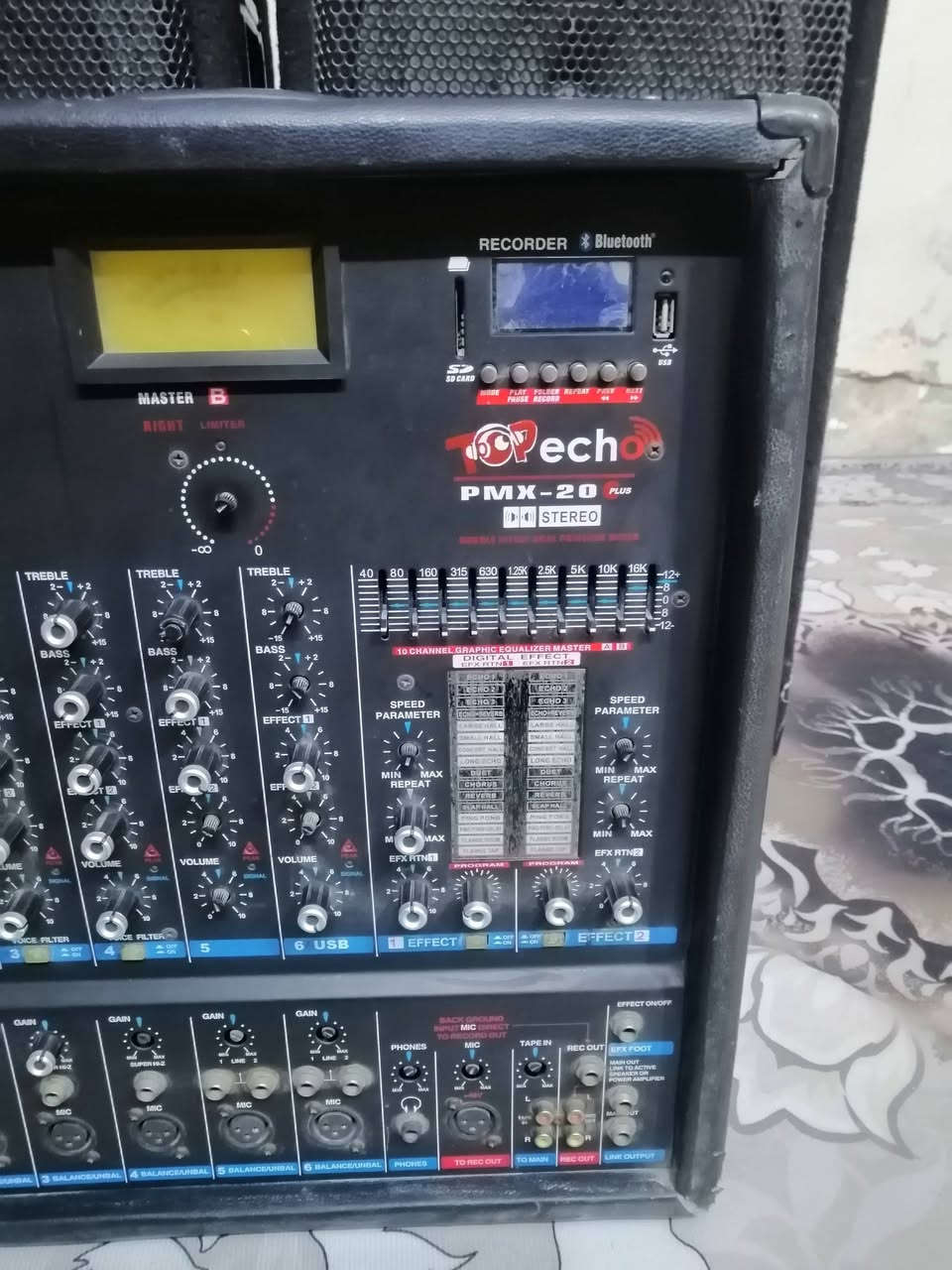 سلام عليكم
جهاز 60 60 مع سماعات
السماعات بيهن عطل
بيع او مراوس
للتواصل مع الرقم ***********
