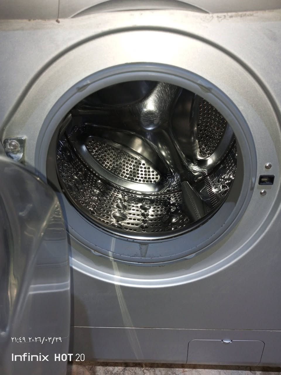 ماشاالڵە ماڵی جوان و نازدار
غەسالەی تۆماتیک لۆک لۆک 8کیلۆ  (LG) شەریکەی عەسڵ 
بەشەرتی جوانو ئیشکردن 
لەکەلاری کۆنم ***********
