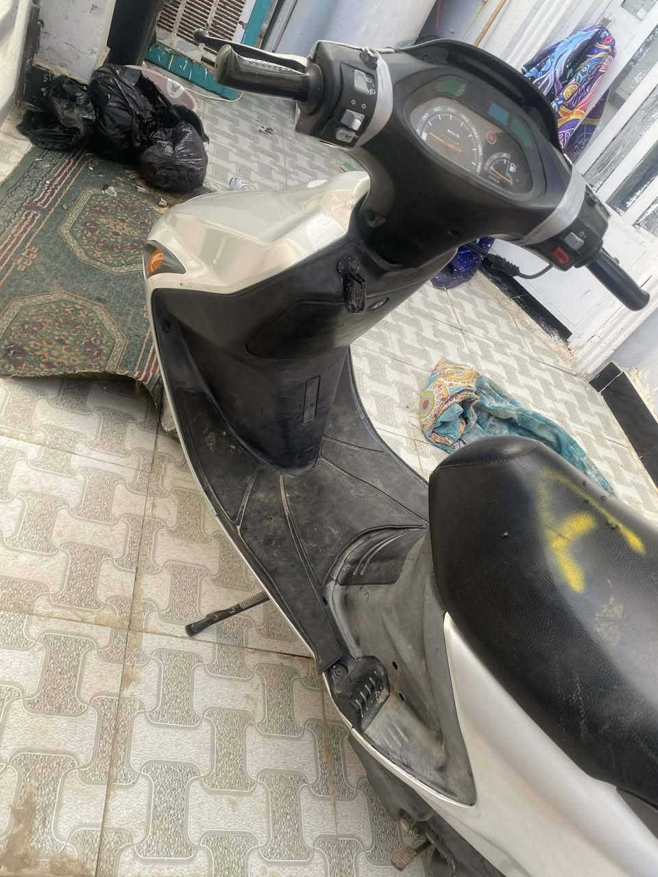 دراجة حاوية سلف هندر أشاير  كلشي شغال  نكرة سلف شرط تغسلهة تنكعهة بل مي نكرة سلف تشتغل بس أريد أبيعة لين متوازي عل بيعة ال مكان ديوانية حي الامين
خلف بانزين خانة الشموس..... مامتوفر بل فيس. هذا رقم ***********  أتصل أو بيك خير وتدلل ب 500 وبيهة مجال حك جية
