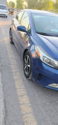 للبيع كيا فورتي موديل 17بيها صبغ بنيد وبيها ضخات السعر 105 07702052823