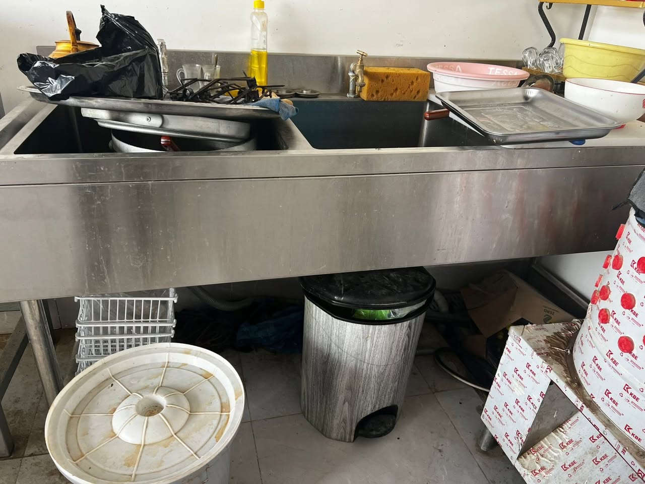 اغراض للبيع 
استعمال شهرين نظيفة جدا 
الهاتف /   ***********
