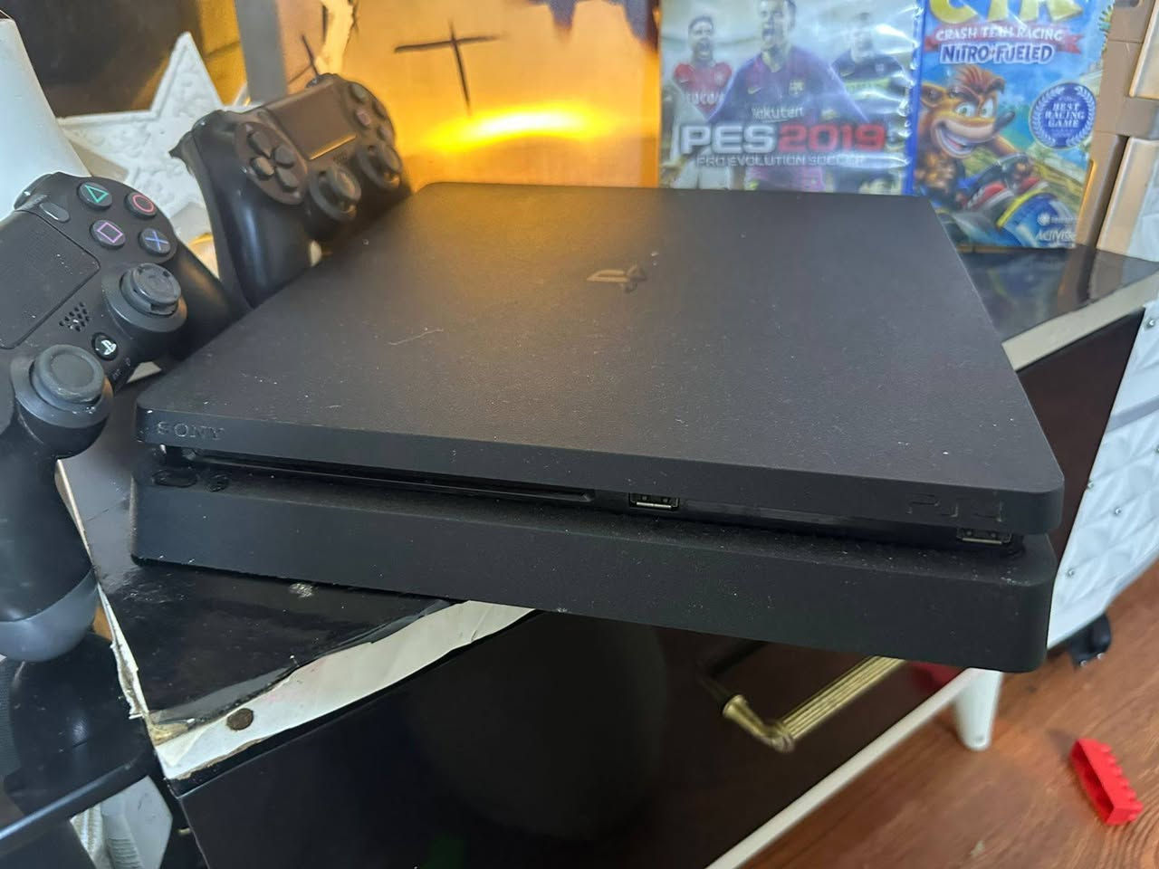 🎮 للبيع بلايستيشن 4 سلم (PS4 Slim) 🎮
جهاز نظيف وشغال ممتاز جداً

السعر: 300 ألف وبـيه مجال  🔥

المواصفات: • PlayStation 4 Slim

• ذاكرة: 1TB

• يد تحكم أصلية DualShock 4 🎮

• دبل جوستك شغال

• يدعم جميع الألعاب أونلاين وأوفلاين

• واي فاي + بلوتوث مدمج

• يدعم HDR وجودة عالية Full HD

• هادئ واستهلاكه للكهرباء قليل

• مع اقراص Peace + Crash +Battlefield+Little Nightmares

الملحقات: 
✅ سلك كهرباء

✅ سلك HDMI

✅ سلك شحن لليد

✅ الجهاز كامل جاهز للعب مباشرة

الجهاز مرتب وما بي أي مشاكل والحمدلله

لليشترون فقط مراسلة خاص 📩

مكاني الجوادين


**إذا كنت صاحب هذا الإعلان وتريد حذفه لأي سبب، رجاءا أرسل رسالة إلى الدعم الفني**