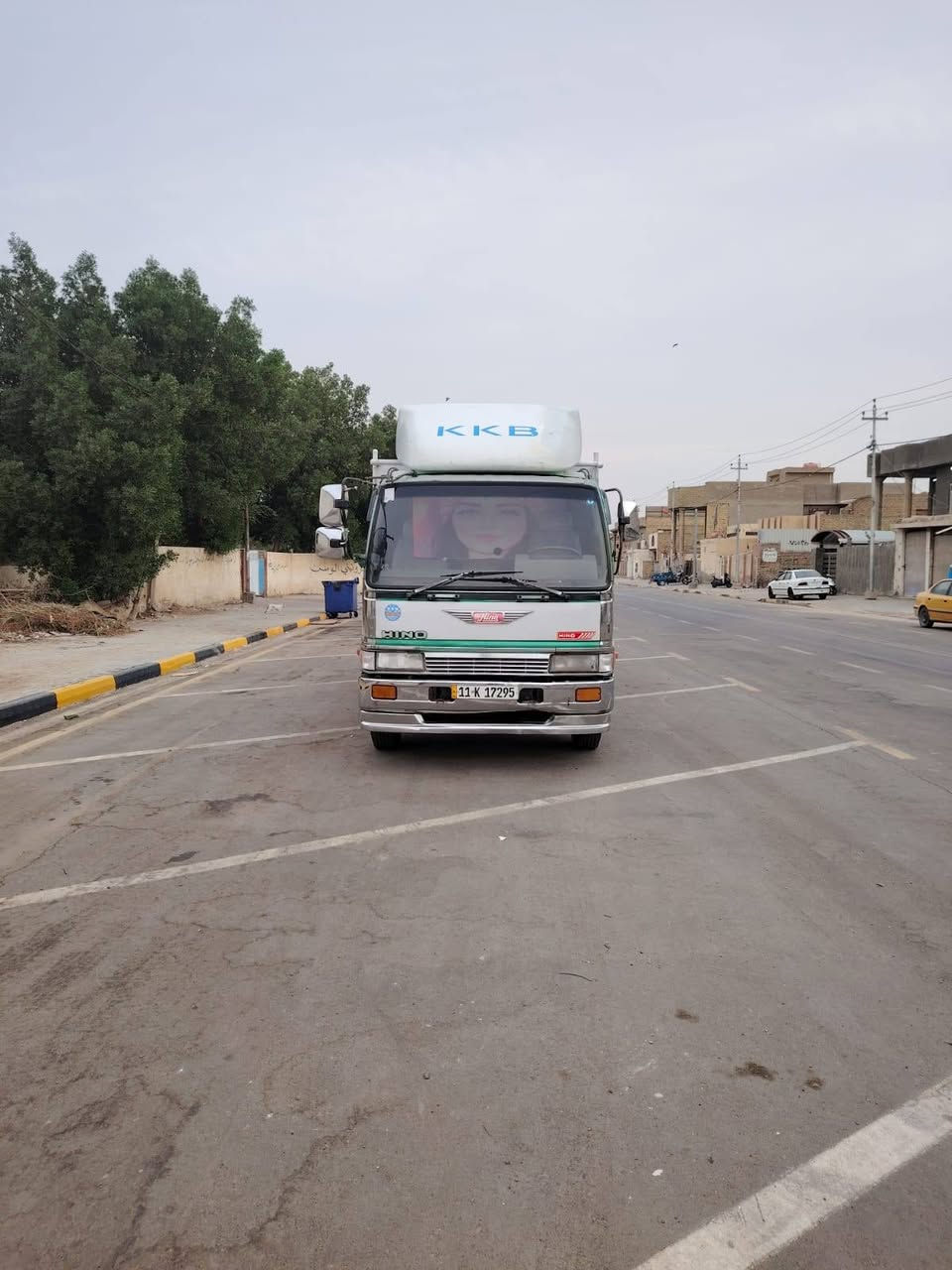 سلام عليكم سياره هينو طيرة ستة وربع بلادي ٧٠ عادي سياره جاهز من كلشي كلشي مكان كوت *********** ***********
