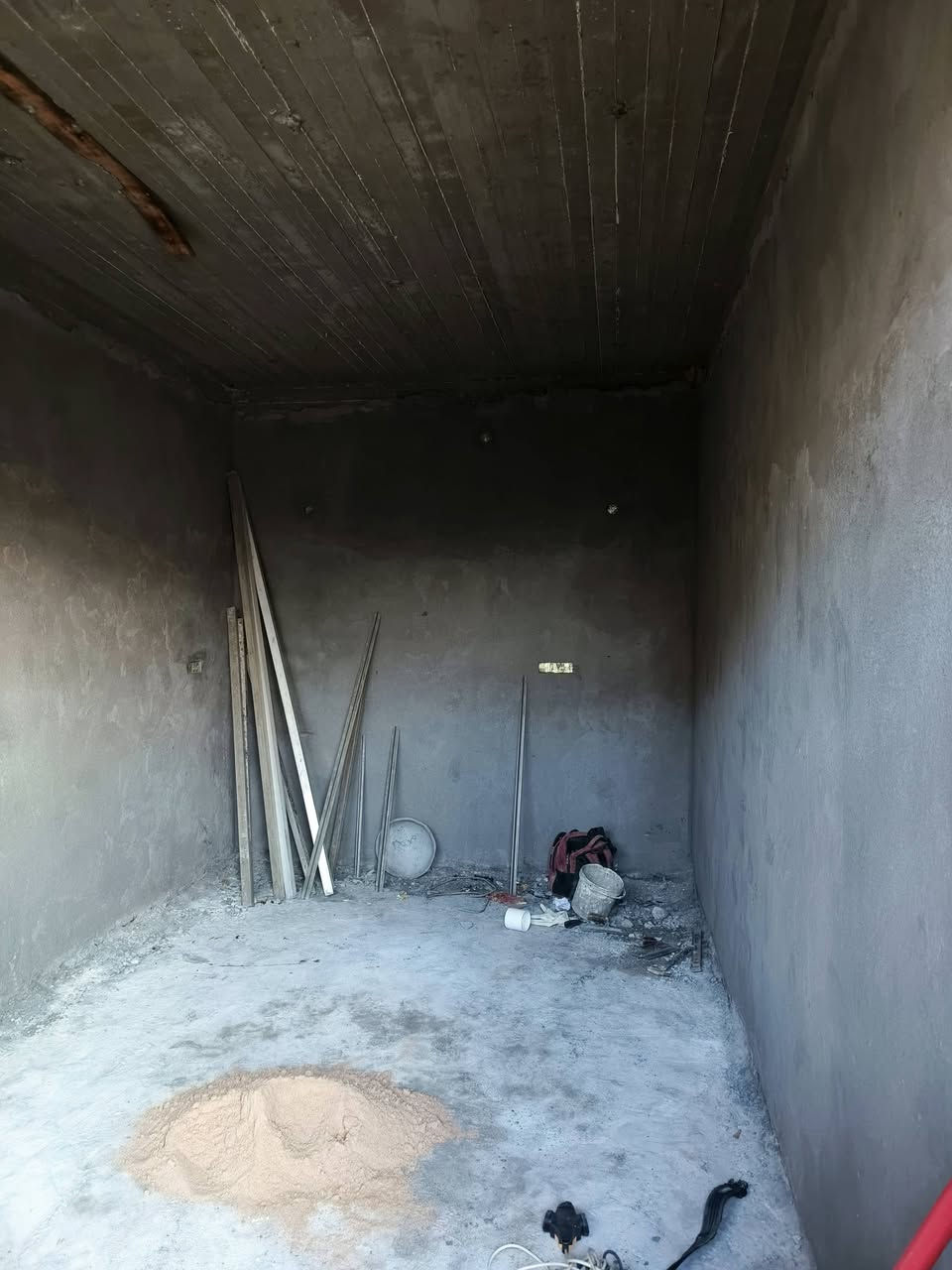 سلام عليكم خلفه البخ متفرغ شغل درجه اولئ صطار جص نثر جاهزين العمل ع متر قطعي يوميه ***********
