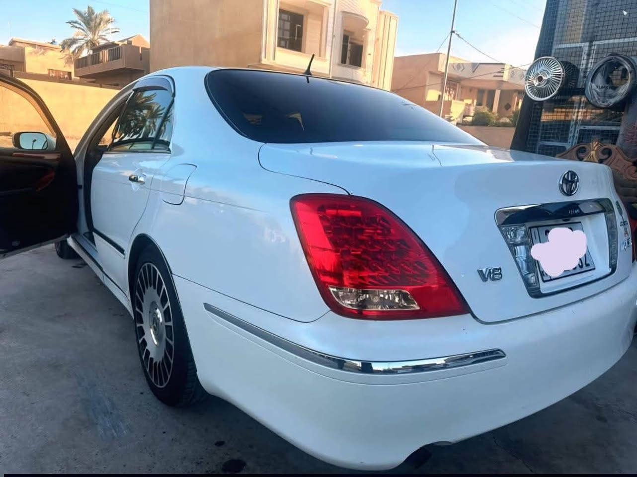 السلام عليكم ورحمة الله
أدوات _ أدوات 
سياره ماجسته مكفوله كصة سطح قماره فقط سياره جديده جداً ماتصرف عليه الف دينار ويل مارسيدس مشدود جديد جوبلسات السياره حداديه بلاديه جديده مواصفات محسن داخل اسود ملكي 
جنطه شفط 
مري شفط 
رادارات 
كامره 
حساسات من جميع الجوانب 
تحكم زنون بجم اصلي 
تدفء تبريد 
عكرب سلايت 
شاشه كبيره 
كامره بلادي 
كشنات اوتو خزن كهربائي 
جام اوتو 
تحكم جام وجنطه واناره من البصمه 
بردات اصليه سحب 
علامة كراون عند فتح الأبواب 
جهاز أناره داخلي كراون اصلي 
سياره مال جناي متعوب عليهه 
السعر 60
المكان صلاح الدين  قضاء الدجيل 
الاستفسار الرقم ***********
