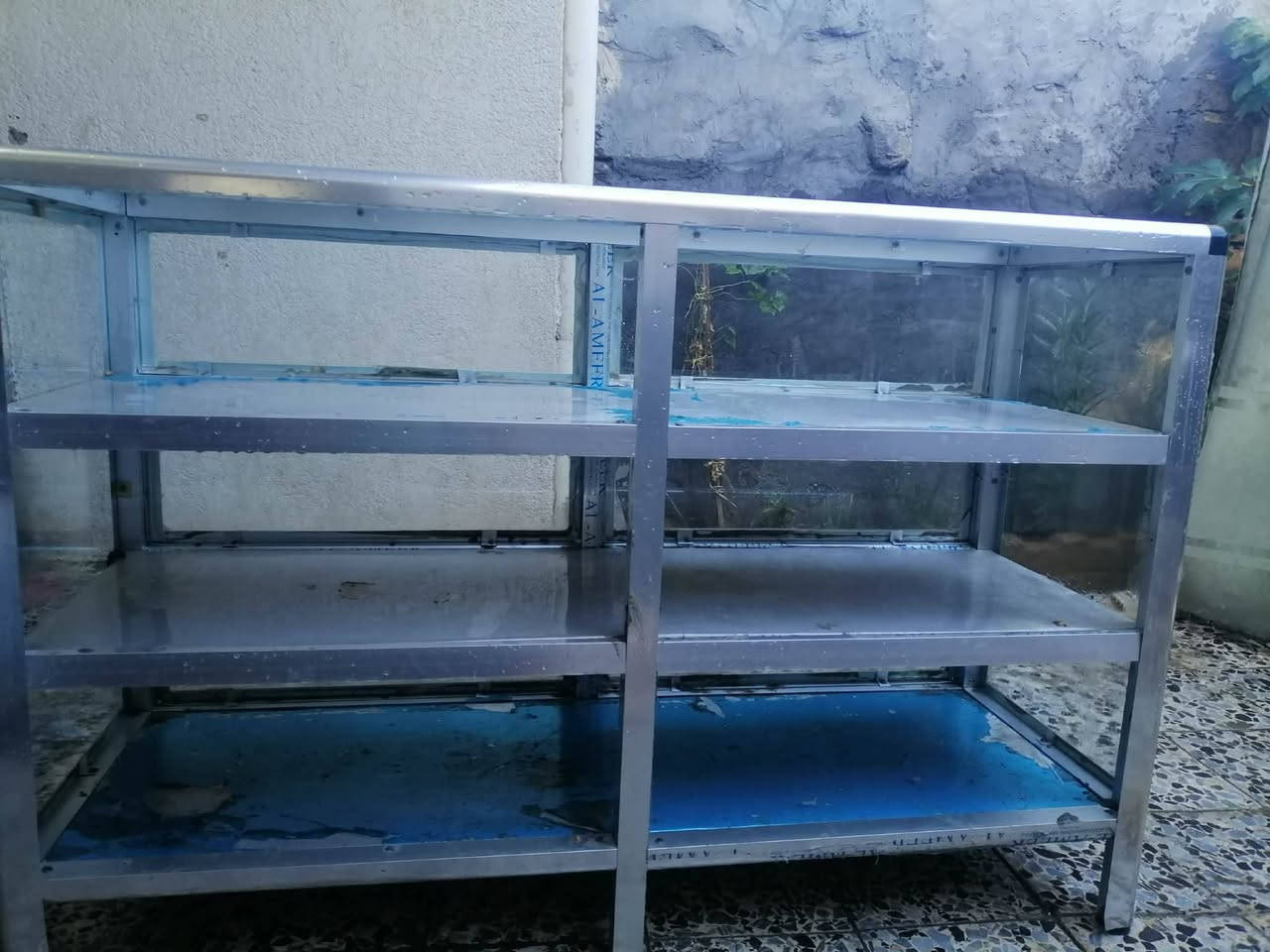 ميز كامل ونضيف سعره 75 وبي مجال
كربلاء حي العسكري العابد ***********
