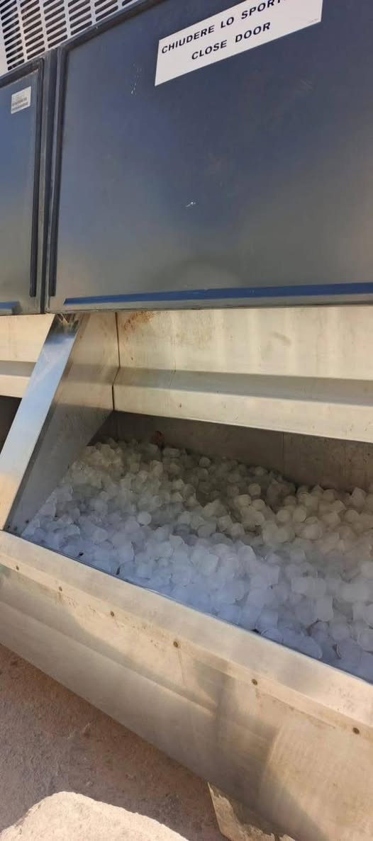 ايس مكير ثلج بلوري🧊 فنجان 🍵 سكوت مان صنع ايطالي ثري فيز دبل قالب + دبل كمبريسر  انتاج 600 kg كيلو باليوم كلش نظيفات وع بلاد وشرط الفحص والتشغيل بسعر كلش مناسب للاستفسار مراسلة الصفحة او الاتصال+واتساب ***********
