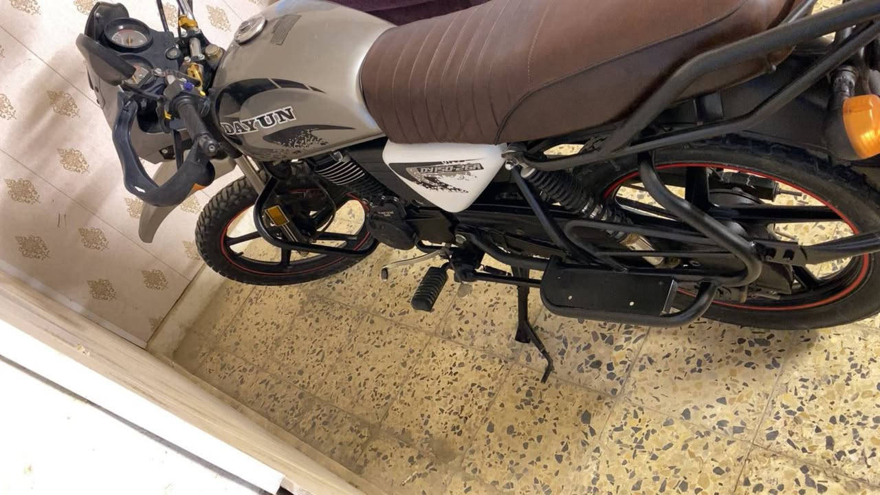 🔥 للبيع دراجة دايوان موديل 2023 🔥
📌 الموديل: 2023
📌 المحرك: 200cc
📌 اللون : رصاصي 
📌 الحالة: ممتازة 💯
📌 الصيانة: المكينة ما مفتوح برغي بيه
📌 الكفالة: مكفولة كفالة عامة
📌 التحويل: تحويل بأي وقت تريد
📌 الرقم: عربي
📌 المحافظة: بابل
✨ جاهزة للفحص بأي مكان
✨ مكينه ناعمه 
💰 السعر: 2,300,000 دينار (مليونين و300 وبيها مجال)
📞 للتواصل: ***********
العنوان بابل حله منطقة الكرامة شارع حي الحسين
