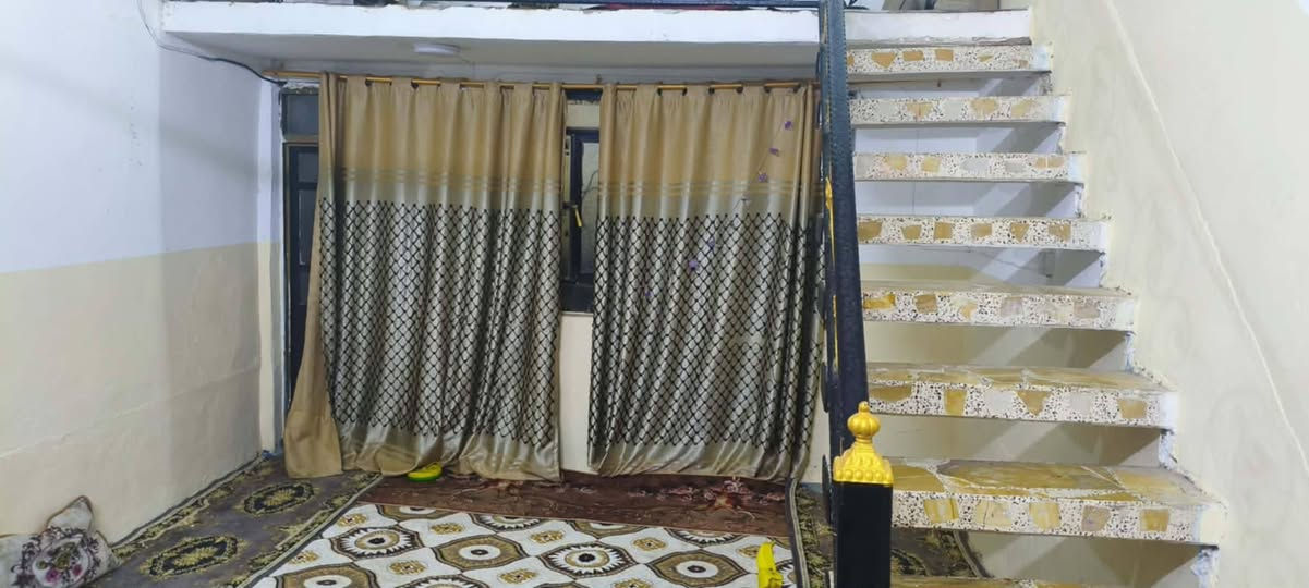 يتوفر بيت للبيع
📍 الموقع: خلف البريد، مجاور بيت حسن آل جرود (بفرع)
▪️ المساحة: 143 م²
📄 نوع السند: طابو صرف حر
تفاصيل البيت:
استقبال 4×7
غرفة 4×5
مطبخ 4×5
صالة 4×8
💰 السعر: 80 مليون
📞 للاستفسار:
***********
***********
عبدالله للعقار
#بيع_وشراء_العقارات
#غماس
#الديوانية
