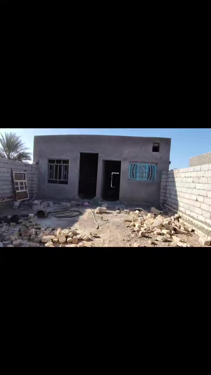 السلام عليكم بيت طابو زراعي سند 25 مساحه 200 يتكون من غرفتين وصاله ومطبخ قريب عل مولده عل حولي *********** التصال
