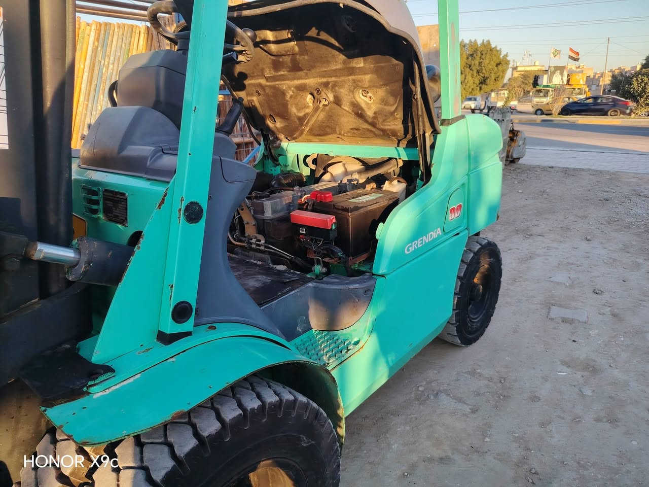 السلام عليكم للبيع رافعه شوكيه3طن 3حركات فول سيفتي دخول جديد لاصبغ ولاتعمير رقم اربيل محرك كاز مكان كربلاء
***********
***********
