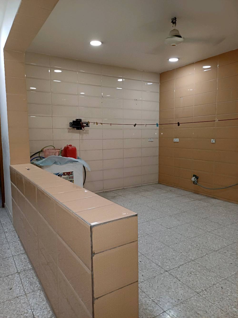 بيت للبيع  /// ثلاثة طوابق /// اربع غرف ////////
بغداد /// حي القاهرة /// قرب سوق علي النعمة ///
ملك صرف ... وباسمي ///  
المساحة 110 متر مربع // الواجهة  5.5 والنزال 20 الطابق الأول ////////////////////////////////////
حمام خارجي / استقبال / مطبخ / حمام مشترك / غرفة نوم 
الطابق الثاني ////////////////////////////////////
غرفة نوم سويت / مطبخ كبير / حمام مشترك / غرفة نوم ثانية 
الطابق الثالث ////////////////////////////////////
غرفة نوم/ حمام للغسالة / سطح كيير 
البيت كامل من كل شيء باستثناء الواجهة ( لبخ ) 
تم الانتهاء من بناء البيت في  1 / 10 / 2019
السعر ( 440 ) مليون دينار وفي مجال بسيط
للاستفسار الاتصال على  الرقم (   ***********   ) 
ملاحظة : البيت مصمم لسكن عائلتين ....
والسلام /////////////////////////////// 