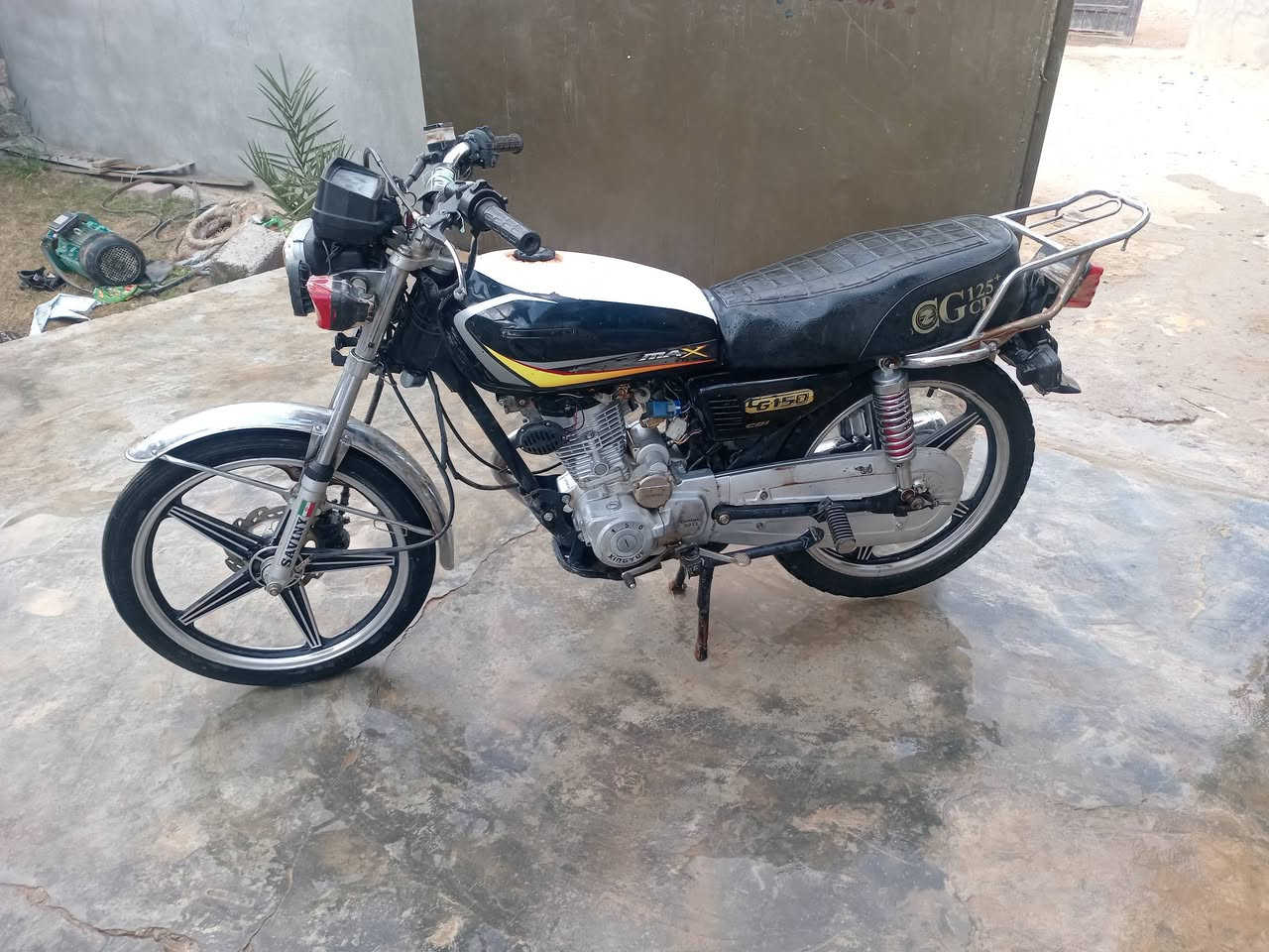 سلام عليكم دراجه سيفان موديل ٢١ 
نضيفه كلشي شقال سلف شقال ما عوزه شي  ٣٠٠   ***********
