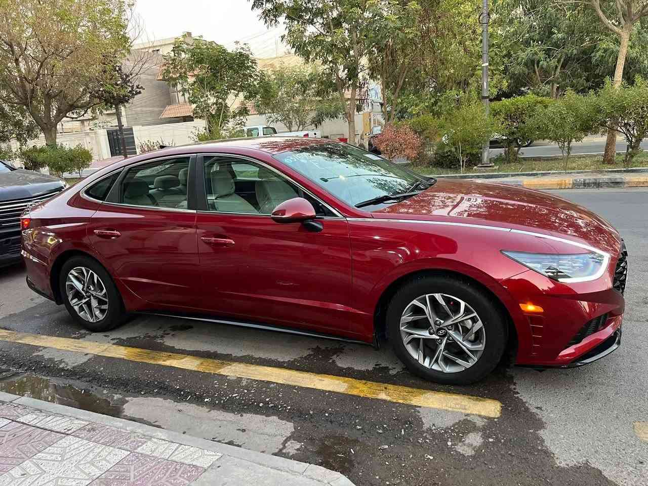 السلام عليكم سنوناتا وارد امريكي مديل 2023 رقم بصره معوقين ضربه بس باب خلفي مبدل وصبغ بداير 
سياره فول موصفات  دواخل بيجي تبريد لمس
السعر 170 $ وبيه مجال علمآ السياره معوقين بسمي 
للاتصال ***********
