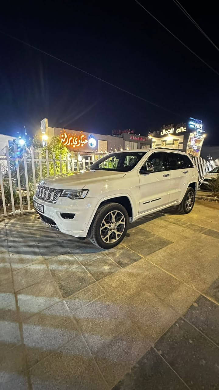 جيب كراند شيروكي 2019( خليجي ) 
وكالة هارلم فول مواصفات  1/1 
 
مكفولة كفالة عدا بارد قليل بالصندوق
محرك كير على وضع الشركة اسبير ما نازل 

مواصفات معروفة :  فول مواصفات للاخير 1/1
محرك 6 سلندر 3600 , V6 دبل كزوز 4x4 دفع رباعي خفيف ثقيل متعدت الوضعيات 
 تحديد مسار تنبيه خروج عن المسار ، اصطفاف ذاتي
توقف ذاتي فرامل طوارئ كشف سرعات الطريق
دخول بصمه تشغيل بصمه و تشغيل عن بعد ، 
، سقف بنوراما جنطه كهرباء ،  حساسات كشف ضغط الاطار 
ويل حجم 20
شاشة جبيره + كامره خلفيه دواره 
سستم صوت 12 سماعه + دمام خلفي ،
حساسات اماميه خلفيه رادار خلفي بريك طوارئ 
رادار امامي بريك طوارئ 
  تدفئه  + تدفئه ستيرن 
سقف بنوراما كراسي كهرباء خزن 3 وضعيات لسائق
ستيرن ميموري حسب وضعيه خزن الكرسي 
تبريد قطعتين كراسي خلفية تدفئه + تجوه 
فول تحكم ستيرن كروس مثبت سرعة ، وضعيات قيادة sport , eco تراكشن مود ، اوتو ستارت ستوب 
نزول منحدر فور ويل خفيف ثقيل وضعيات فوريل جبلي ترابي ثلجي
مري كهربائيه قابله لطي + تعتيم تلقائي مري جوانب و وسطيه
+ خاصيه ازاله الضباب من المري الجانبيه + مري قلاب عند الرجوع
لايتات حاجب LED ، زنون + بلوجكتر كاشف ضباب زنون زراكه مازده
بك لايت LED + كاشف ضباب و بعد
 اهواي مواصفات ..
جيب 
السعر 300$ 
مكان السيارة : ذي قار 
للاستفسار : ***********
