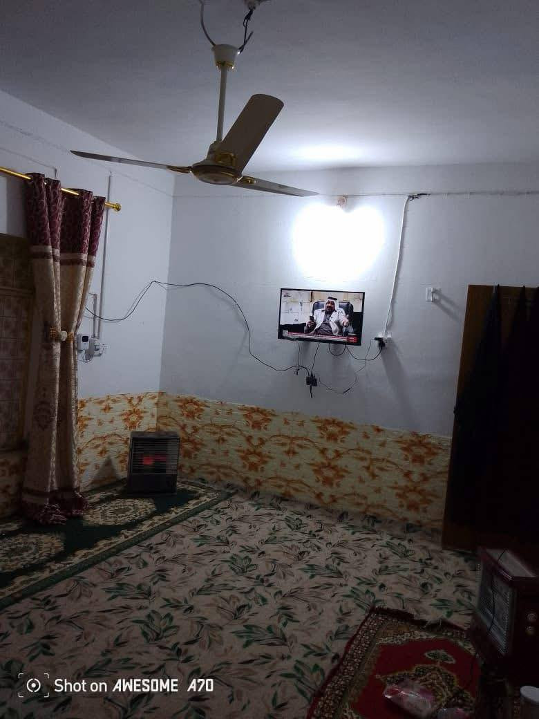 السلام عليكم
دار للبيع . الموقع حي الجزائر خلف الرعاية الأجتماعية 
مساحته البيت 180متر مربع دولان كونكريت 
تفاصيل الدار :✨
 .غرفتين نوم 
 .وصالة _ صحيات 
 . حديقة خلفيه كبيره 
الأستفسار اتصل ع رقم ***********
