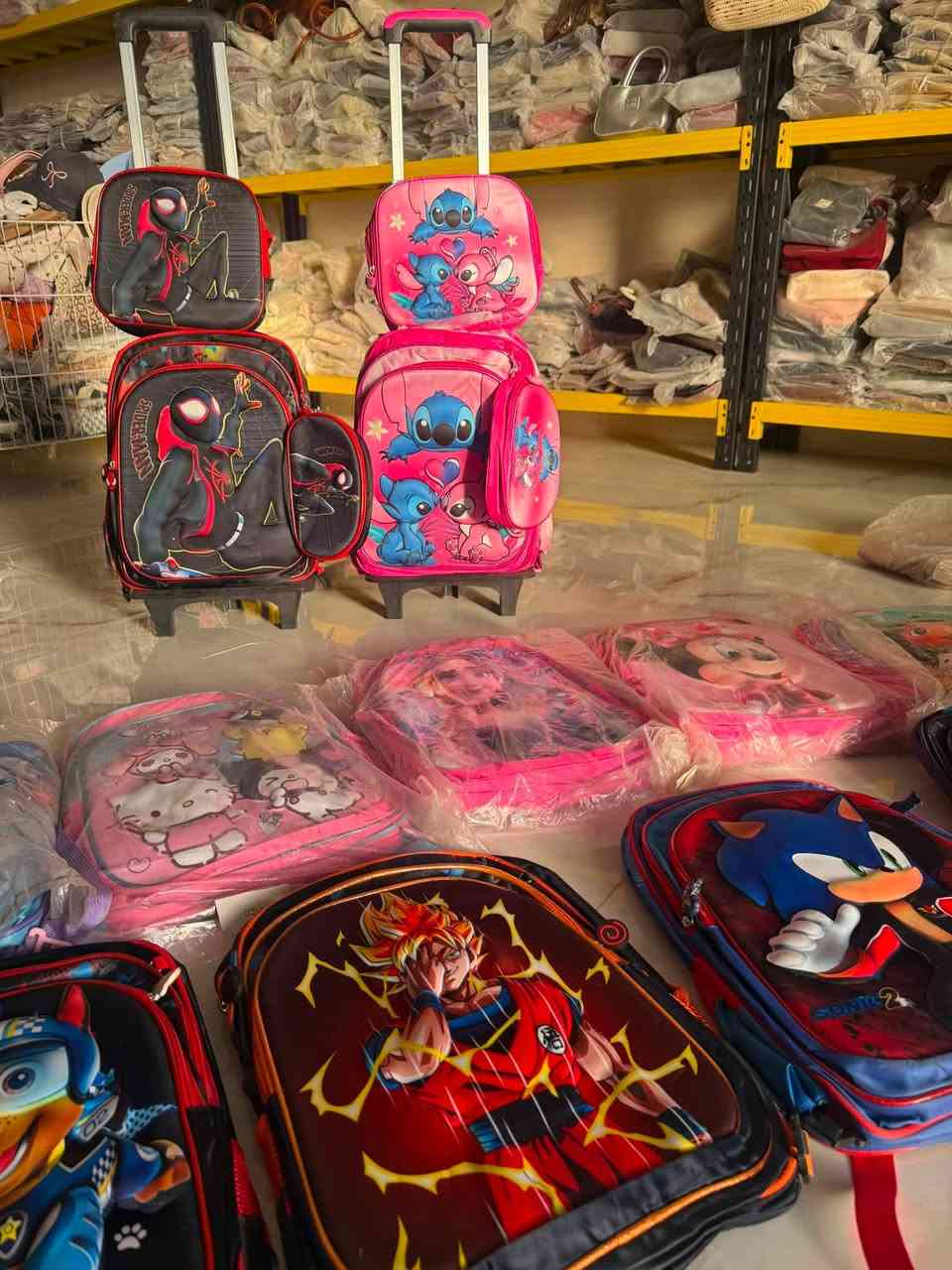 طقم المدرسة المتكامل (3 قطع) بسعر تنافسي خيالي! 🔥🎒
وفرنا لكم الوجبة الجديدة لأفخم الحقائب المدرسية لأبطالكم وبناتكم الصغار بأشكال ثلاثية الأبعاد (3D) تجنن!
✨ ماذا يشمل العرض؟
 حقيبة مدرسية (سحب أو ظهر) + حقيبة طعام + مقلمة.
 خامات ممتازة، متينة، ومقاومة للاستخدام اليومي.
🚚 توصيل سريع لكافة محافظات العراق.
📲 للتواصل والطلب مباشرة عبر الواتساب: ⁠***********
