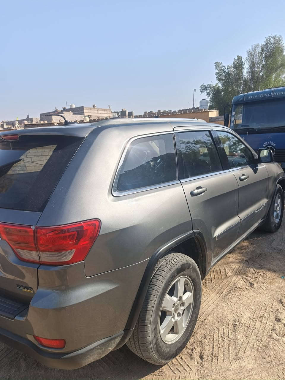 جيب لاريدو موديل ١٢ البيع سياره مكفوله لاحادث ولا صبغ السعر١٦٥ وبيه مجال مكان السياره البصره ابو الخصيب ***********
