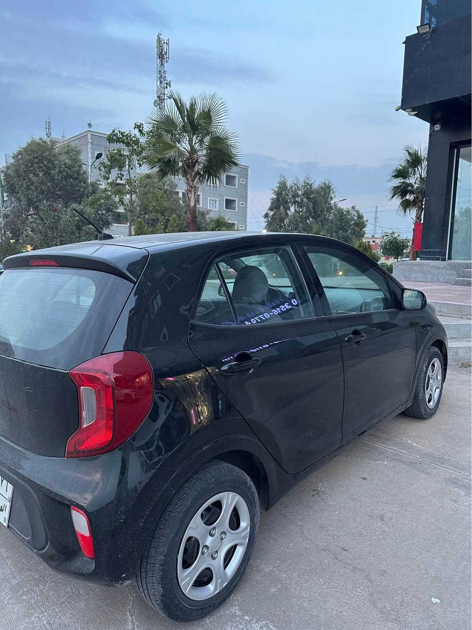 السلام عليكم

للبيع بيكانتو 2018
بدون صبغ زيرو شركة مطلعيها بسنتها
ماشية 160 الف كيلو 
سنوية ساقطة

السعر 96 ورقة وبيها مجال بسيط
السيارة بيها غرامات 450 الف تنزل من سعرها

مكانها اربيل
واتساب *********** أربيل, العراق
