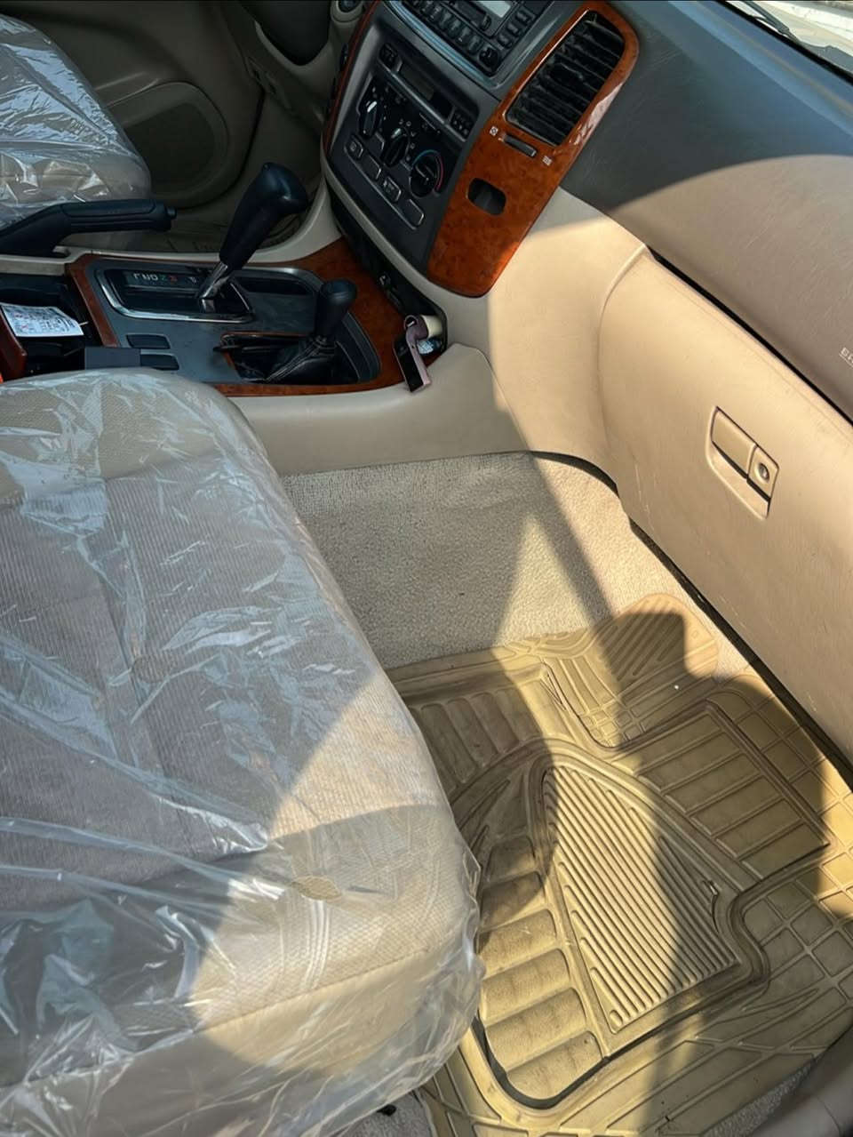 لاندكروزر 2004 سيارة جاهزة من كلشي رقم بغداد المكان بغداد بيها ٤ قطع صبغ فقط مكفوله من الضربة صدر امامي خلفي كير محرك كله مكفول تبريد تلث قطع ثلاجه سيارة سياره كلش حلوه داخلها جدا نضيف السعر 170 وبيها مجال رقم الهاتف ***********
