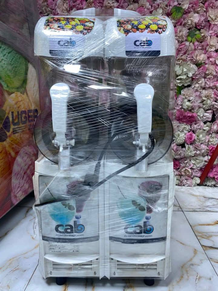 للبيع محل مال مرطبات كامل مثل ما موضح بالصور كلشي جديد مستعمل اقل من شهر ريدهم 12مليون وبي مجال المكان ديالى الخاص مفتوح وتواصل ***********
