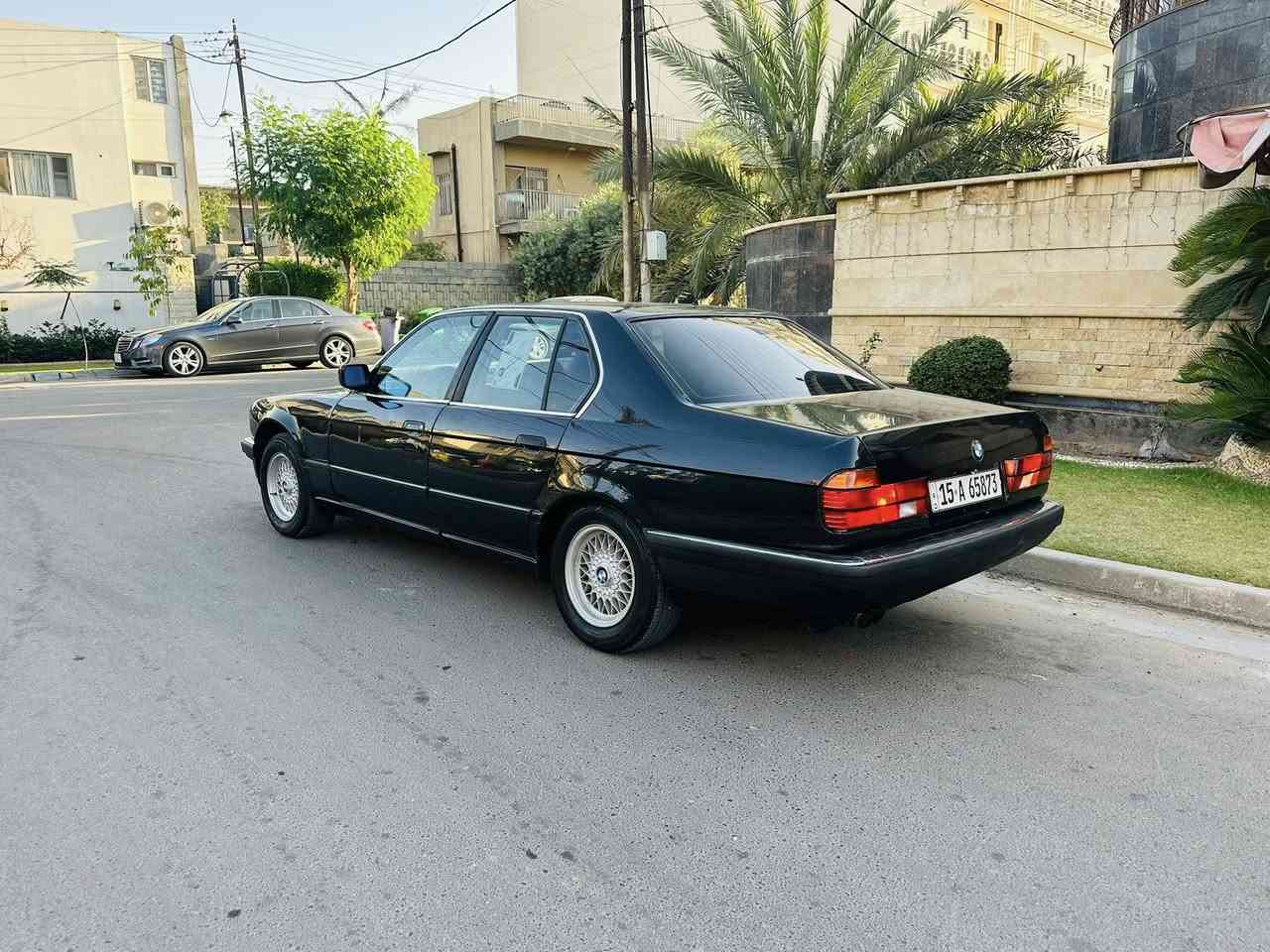 سلام عليكم للبيع بي ام حجم 735
موديل 1992 رقم انبار نكليزي هزه جديده بسمي. 
مكينه 6 سلندر جديده كير اوتو. 
كشنات جلد سلايد بس عاطل. 
صدر خلفي امامي جديد تخم تاير جديد
مكينه كير جدد تبريد ثلج كهربائيات كلها شغاله سعر 65 وبيها مجال مكاني بغداد حي الجامعه رقمي ***********
