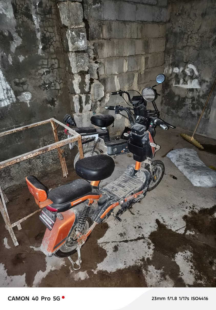 بوسكلات شحن للبيع
1السلفر شغال بس مايمشي بي كطع واير بس ابيع فحم قيم واخذ شاحنتو ويا الاصليه
2البرتغالي جديد مستخدم  شهر  شغال كامل مابي اي خلل بس عايزو تاير خلف ***********
