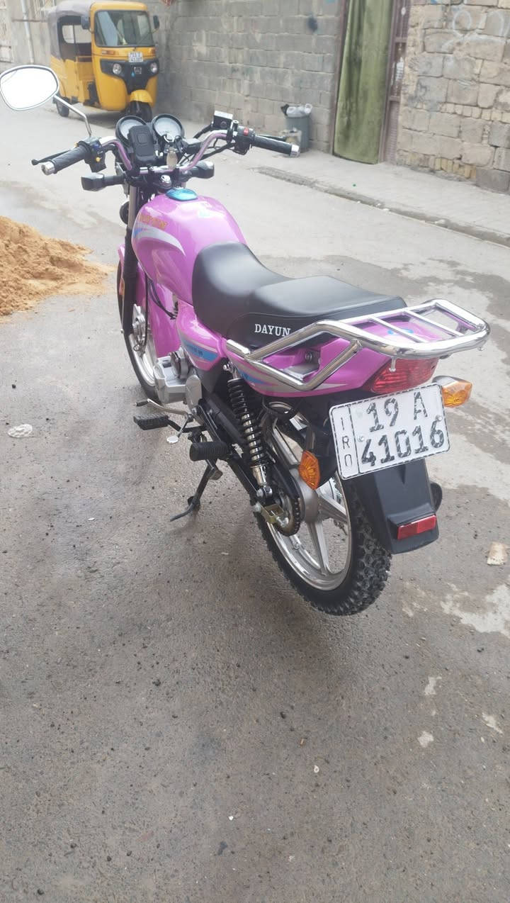 السلام عليكم دراجه دايون جاهزة من كلشي كل نقص مابيها رقم سنوية تحويل ثاني يوم السعر 2400 

***********. عنواني بغداد مدينة الصدر
