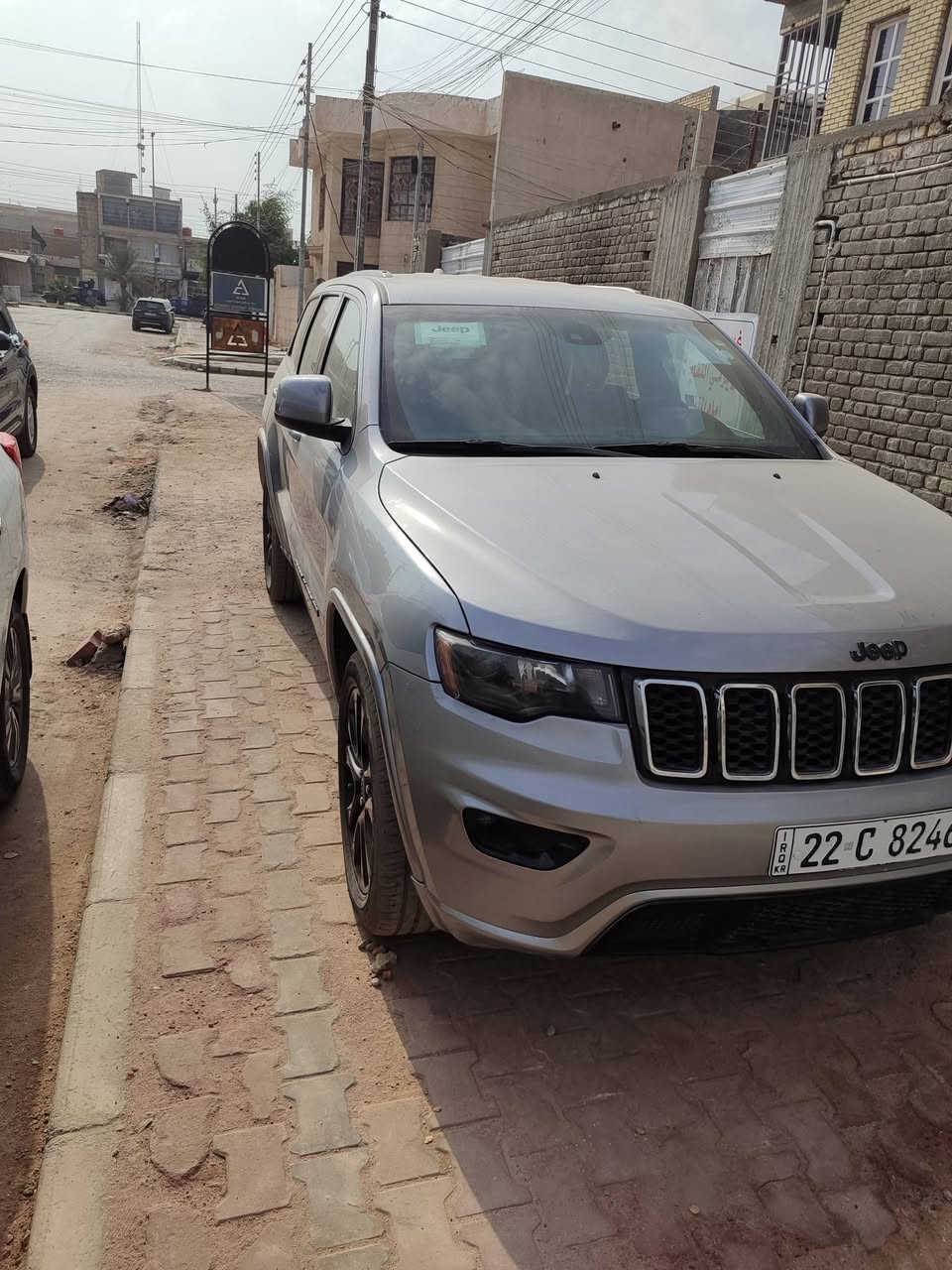 للبيع جيب  كراند شيروكي موديل 2021 رقم اربيل سعر 235 ورقه حاليا السياره بالعماره .. موبايل ***********
