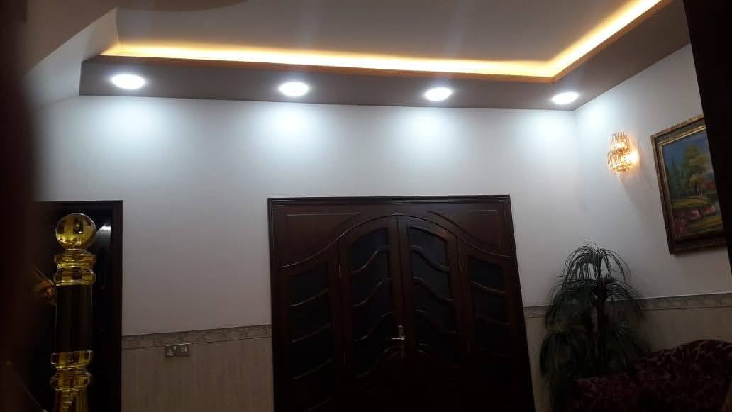 عروض مكتب اساور للعقارات
دار للبيع في حي الصديق الاولى

200 متر واجهه 10 ركن على شارعين تبليط

شروق تام

بناء حديث

موقع مميز جدا قريب من سايدين الجامعه

المربع الاول

6 غرف نوم واستقبال ومطبخ وصحيات بالطابقين وبيتونه وكراج

شرط التحويل

سند طابو الزهور

بناء فول درجه اولى

لمعرفه السعر اكتب تم ليصلك على الخاص

للاستفسار زياره المكتب سايدين البحرين مقابل مطعم احمد الحاج صلاح

***********

***********
