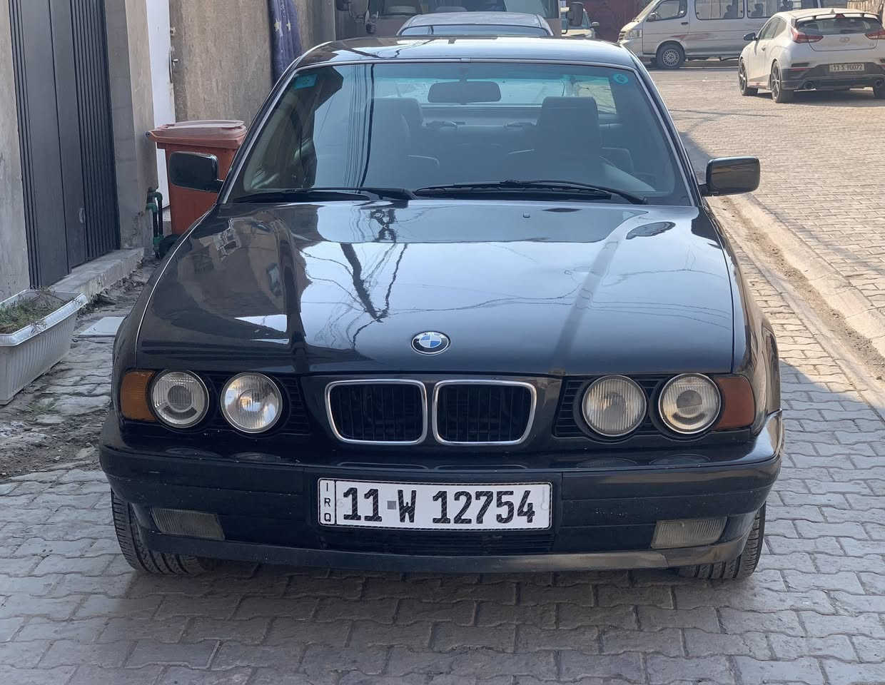 السلام عليكم
بي ام وارد ياباني موديل 1993حجم 525i مسكر اصل سنوية وبليته
بيها محرك وگير ٢٨ جديد 
مصبوغة عام مكفولة من اي ضربة 
حدادية جديدة 
تخم تاير جديد 
تبريد ثلج قطعتين 
كشنات كهرباء
رقم بغداد الدولي الجديد 
سيارة عليها ادامه كامله واحلى من الصور 
مكانها بغداد الزعفرانية 
السعر 68 وبيها مجال 
***********
