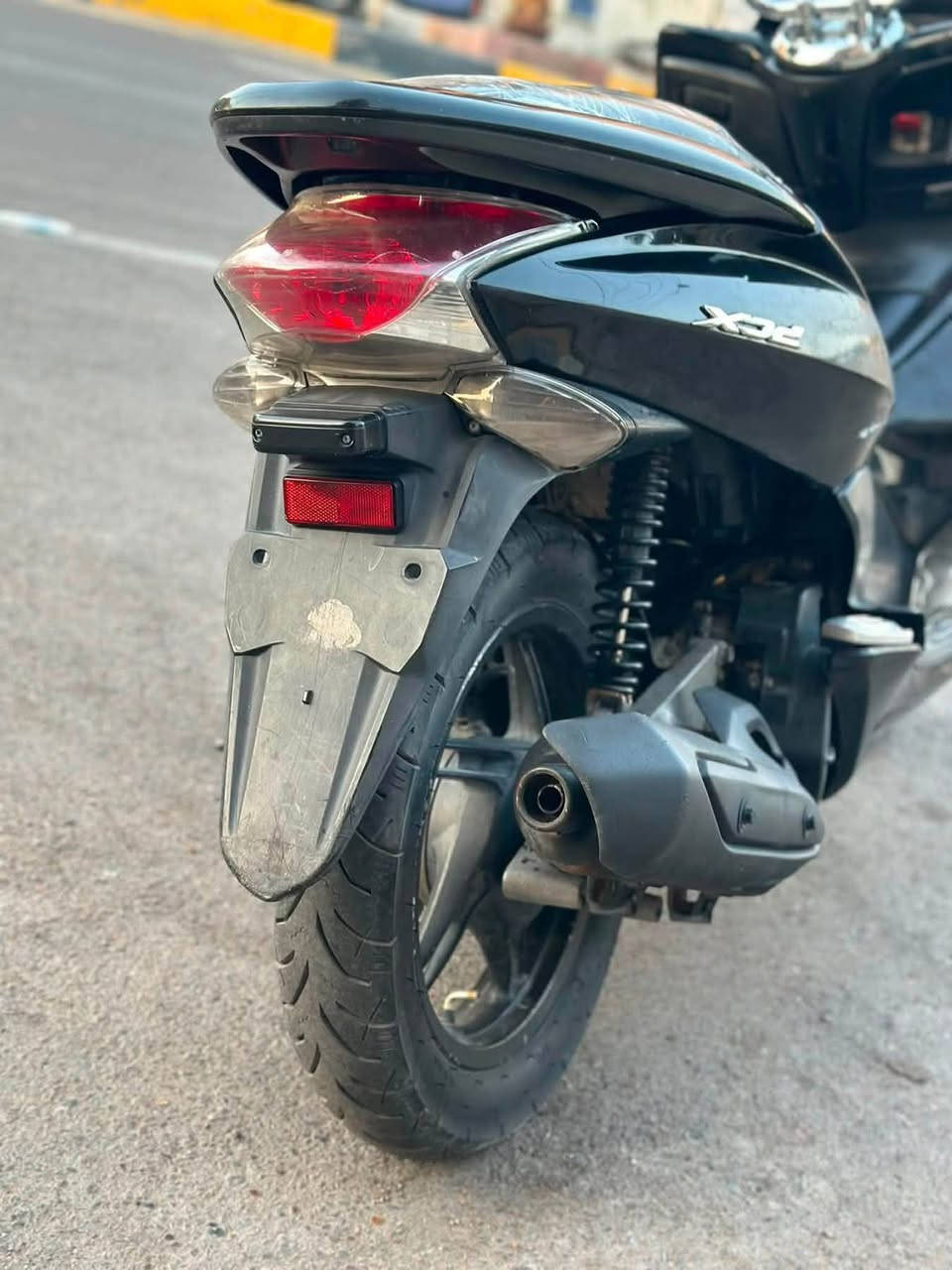 السلام عليكم دراجه pcxجيل الاول ياباني محرك 150cc
السعر٨٠٠
‏بيها مجال حك جيه
***********
مكاني بغداد الكاظميه
