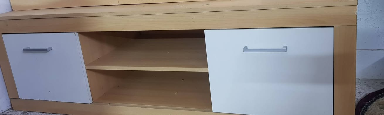 ميز تلفزيون نظيف السعر ٣٥
***********
@الجميع
